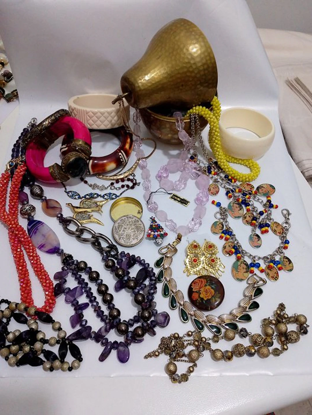 Themed collection - Jewelry and accessories