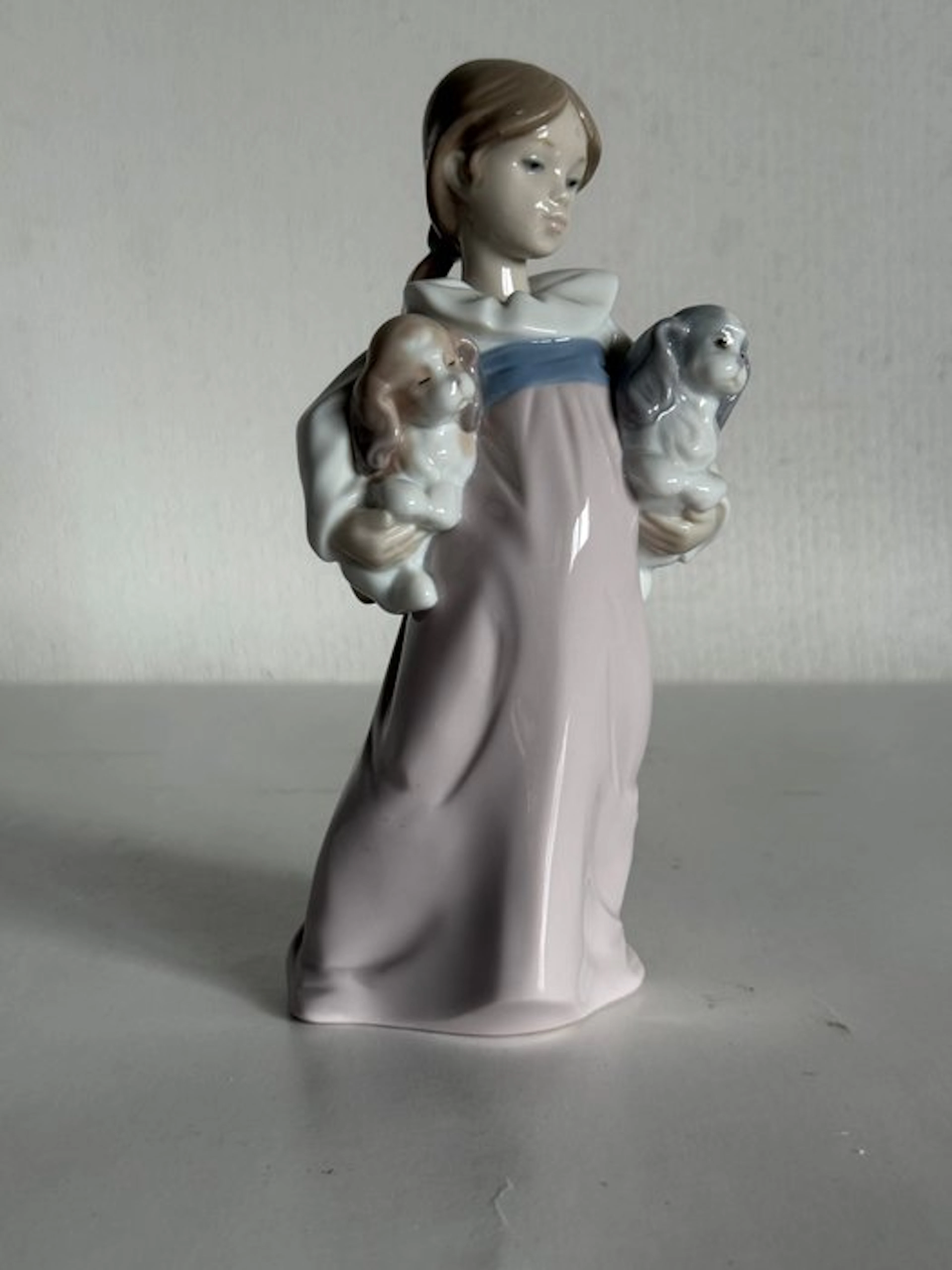 Lladró - Figurine - Arms Full of Love - A Jugar Fuera #6419 - Porcelain