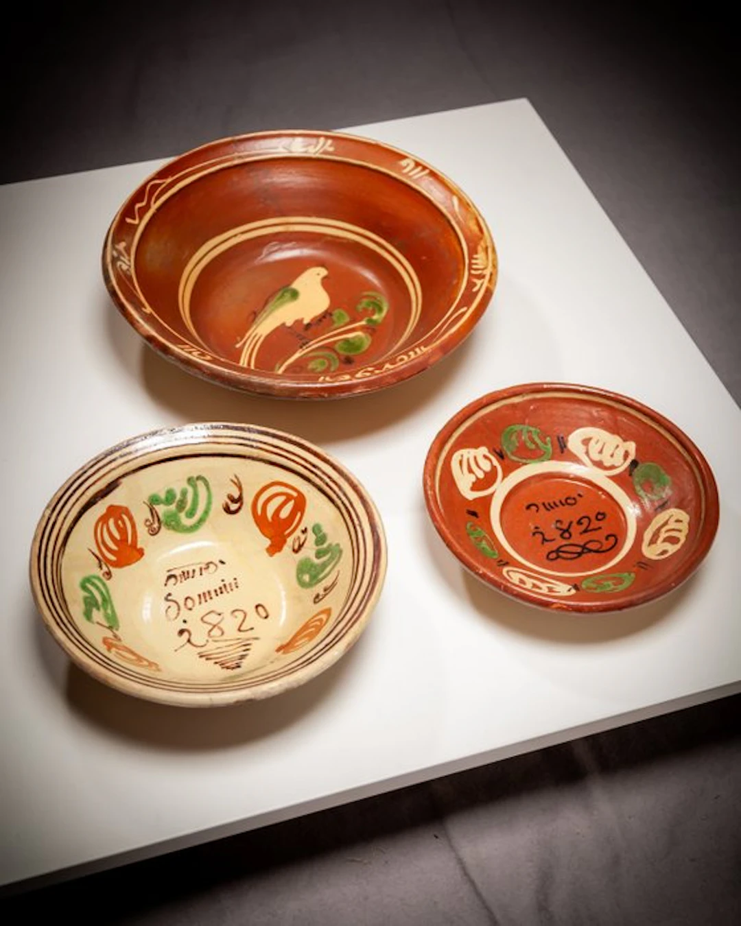 Dish (3) - Earthenware - A rare group of vessels