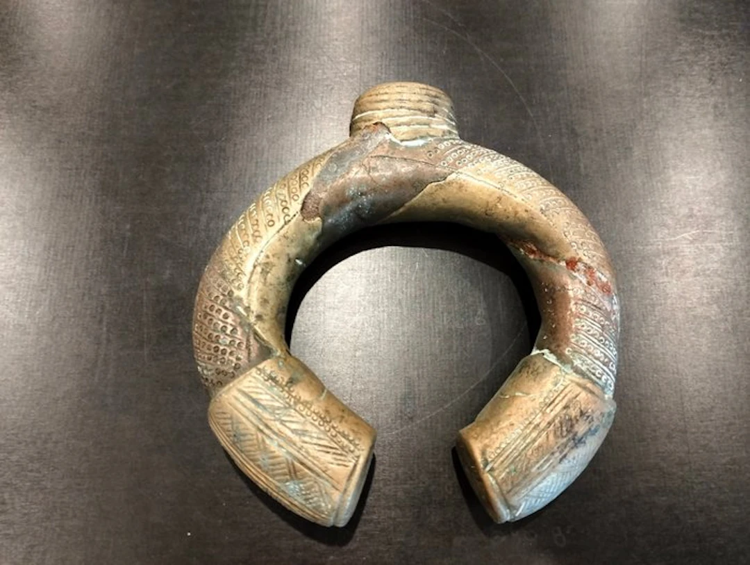 Imposing coin bracelet