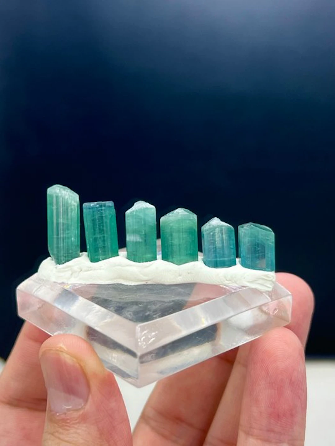 Blue tourmaline Crystal - Height: 20 mm - Width: 5 mm- 10 g - (1)