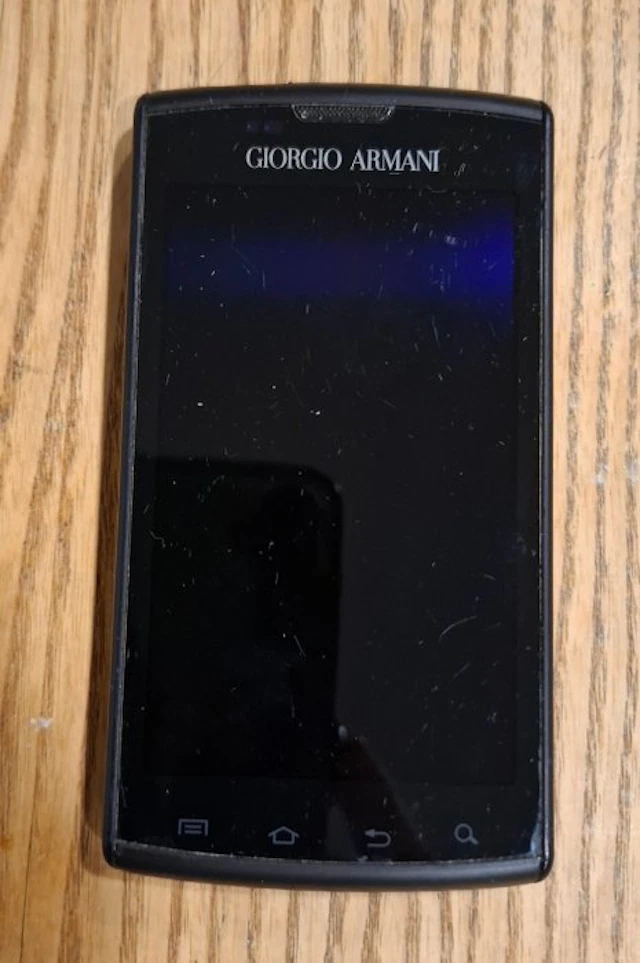 Samsung GT-I9010 "Giorgio Armani" - Smartphone