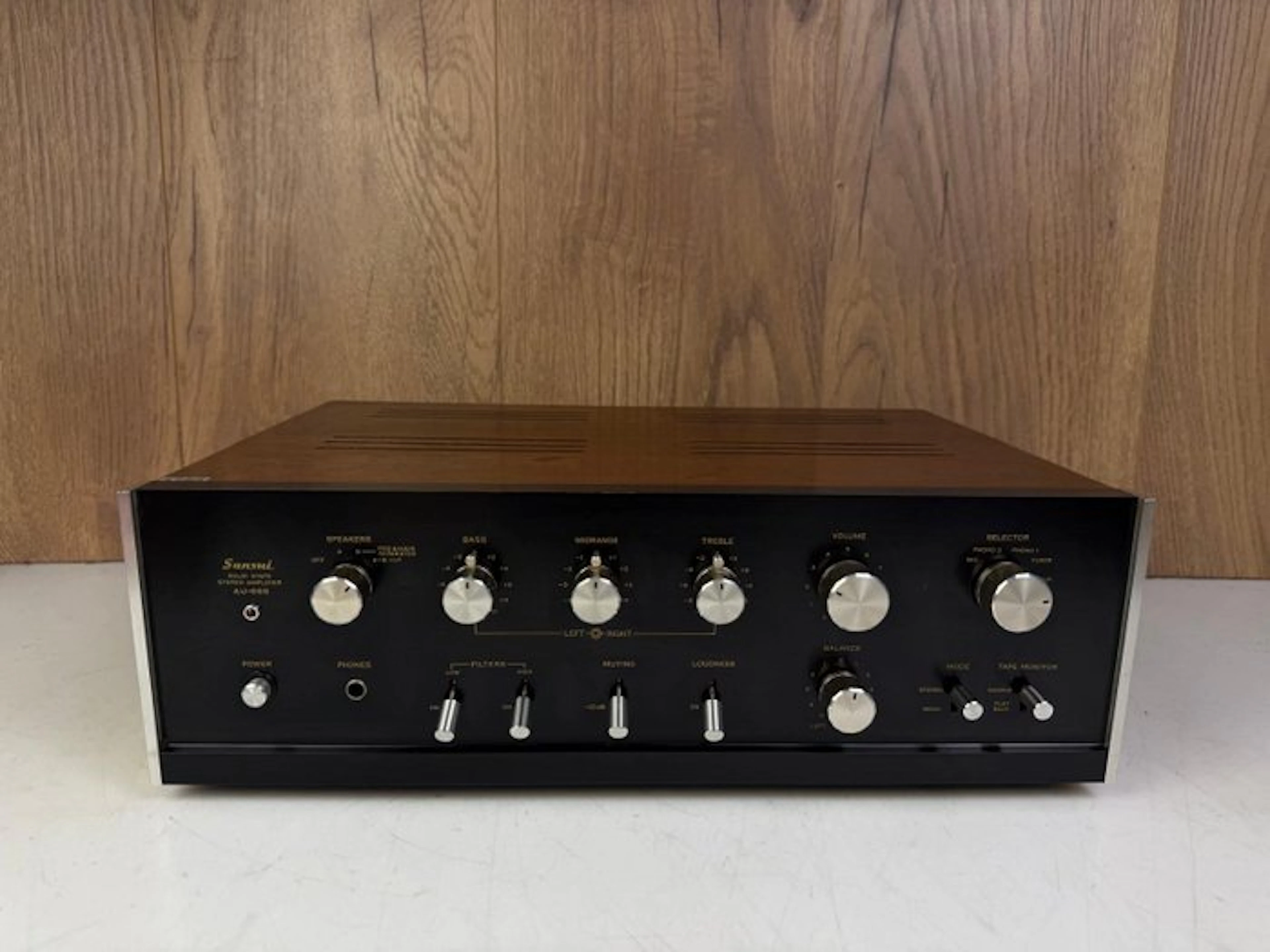 Sansui - AU-666 Solid state amplifier