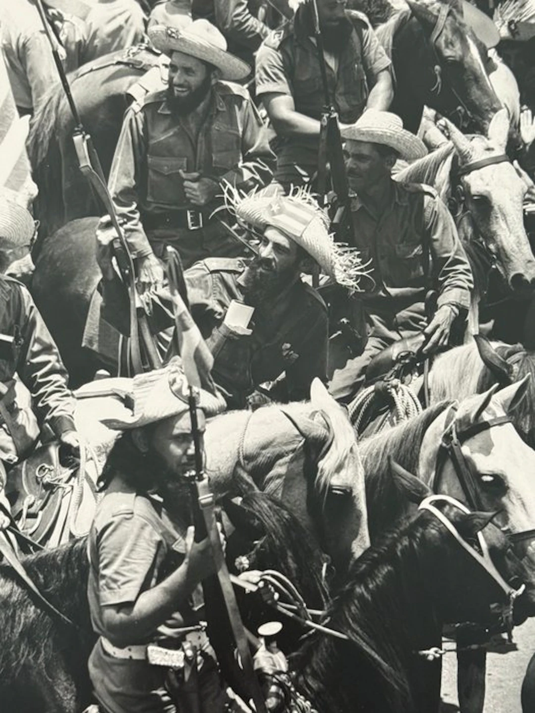 Alberto Korda (1928–2001) - Lider Camilo Cienfuegos con...