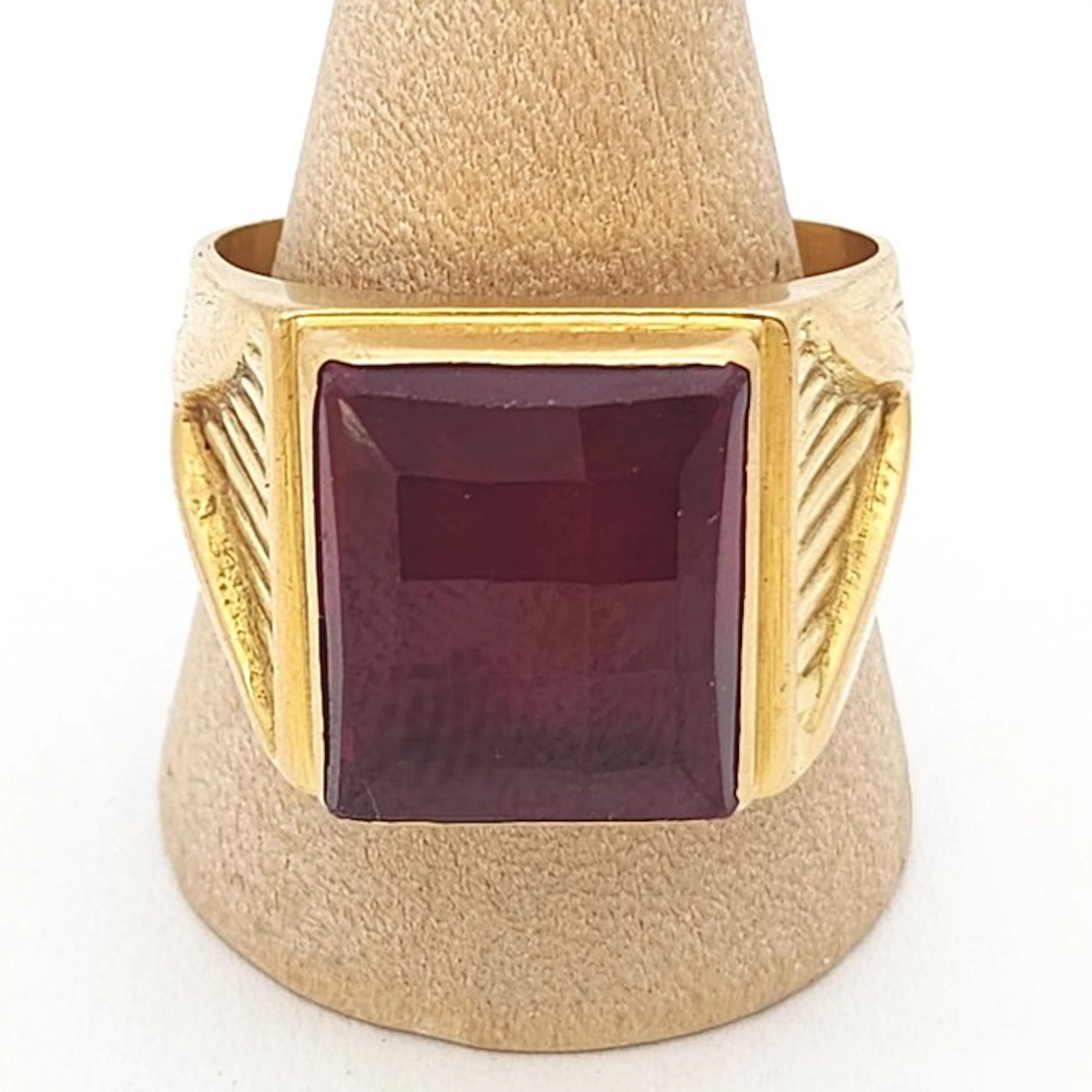 Ring - 18 kt. Yellow gold - 4.20ct. tw. Synthetic gemstone