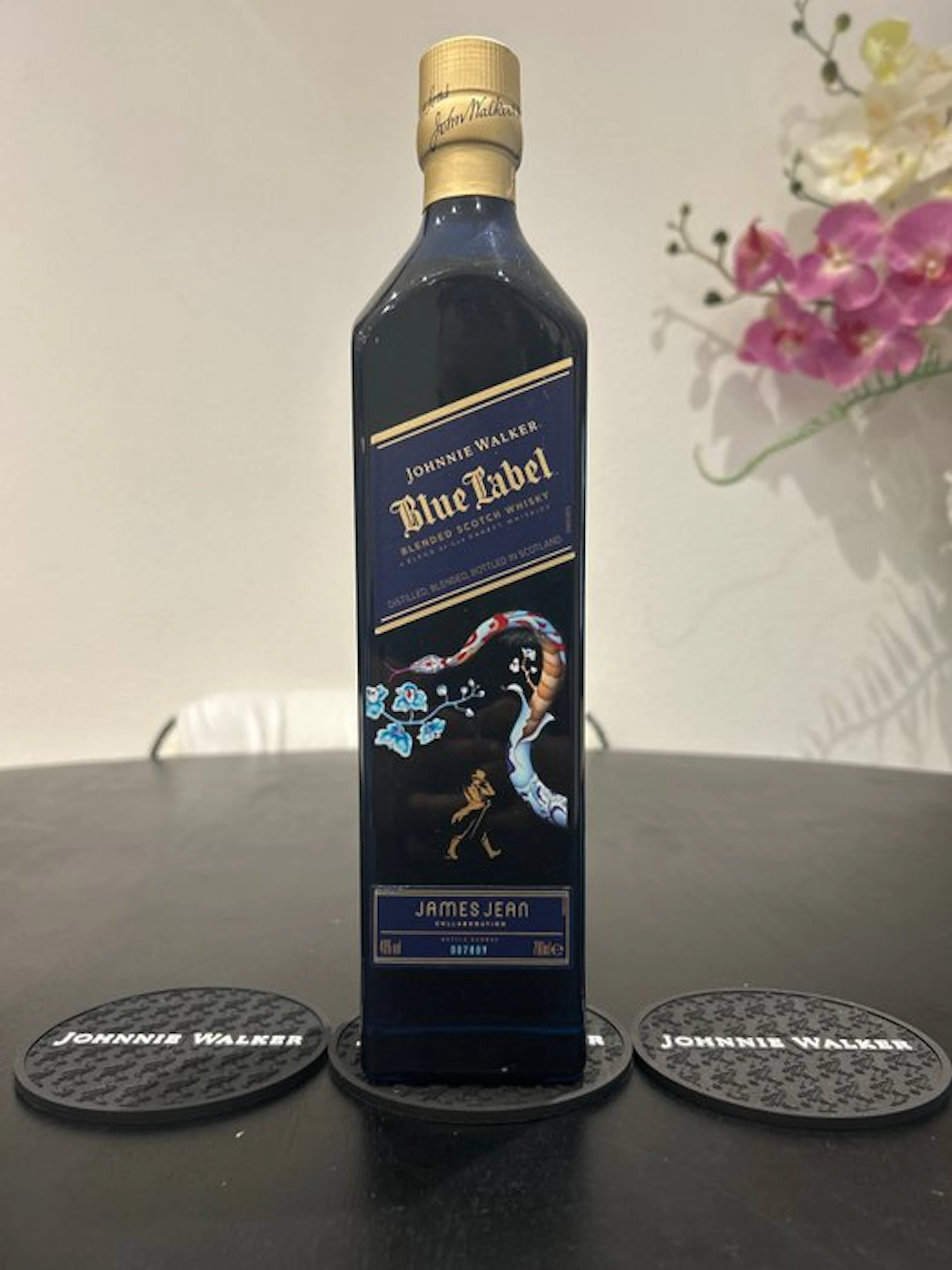 Johnnie Walker Blue Label Year Of The Snake - James Jean - b. 2024 - 70cl