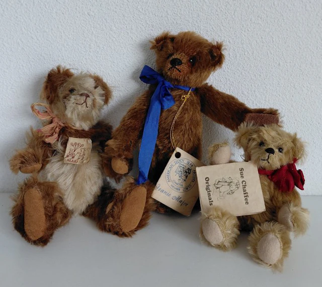 Figure - 3x een 'Artist Bear' van Leota Ordway - Jeanie...