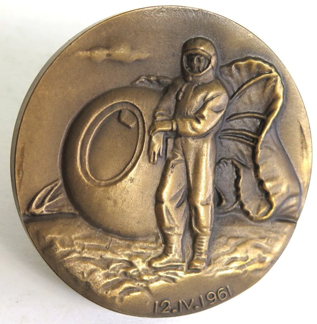 UdSSR Leningrad USSR astronaut Yuri Gagarin 1962 bronze...