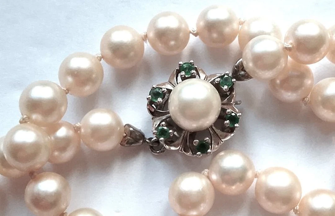 String of beads 14k white gold - uniform Akoya pearls up...