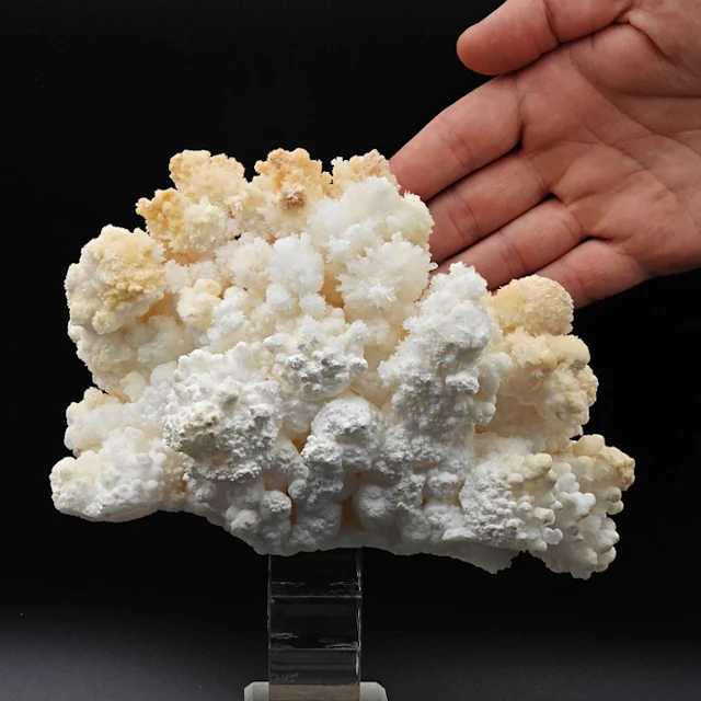 Coarse calcite with white and yellow flakes