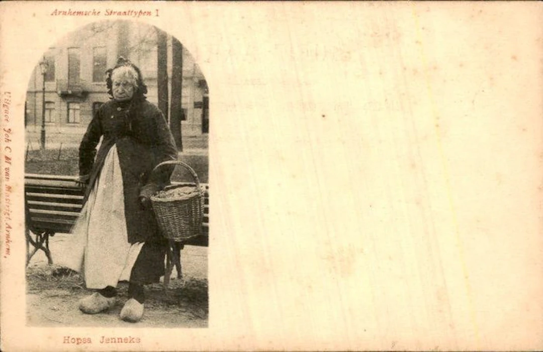 Women - Postcard (124) - 1900-1999