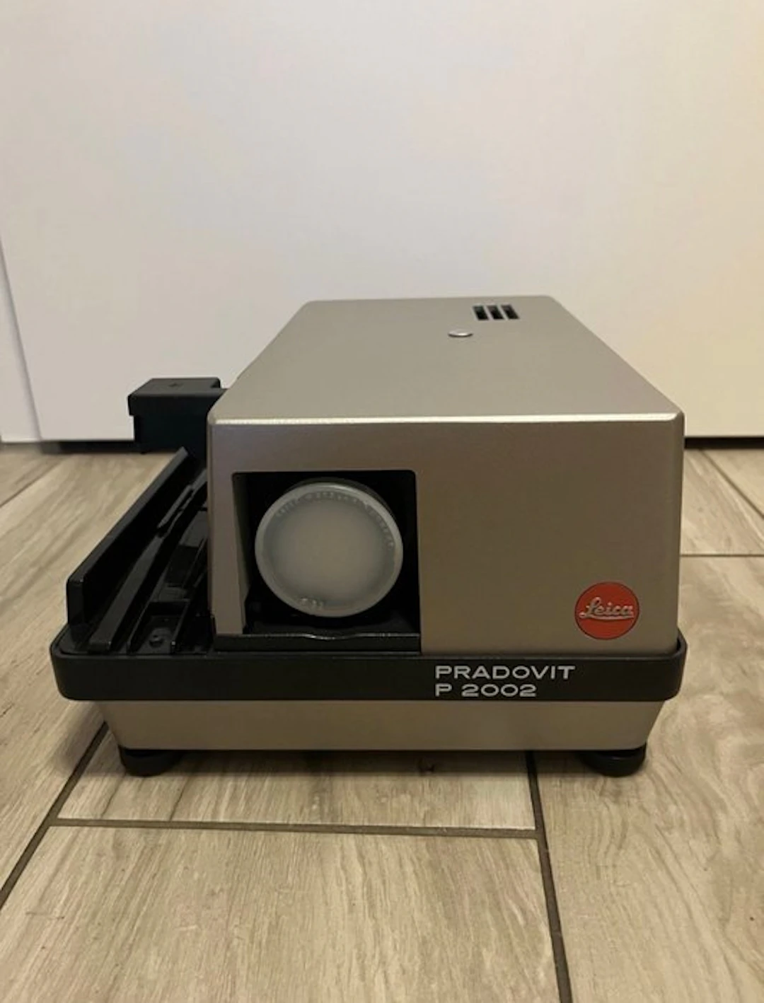 Leica Pradovit P 2002 Slide projector