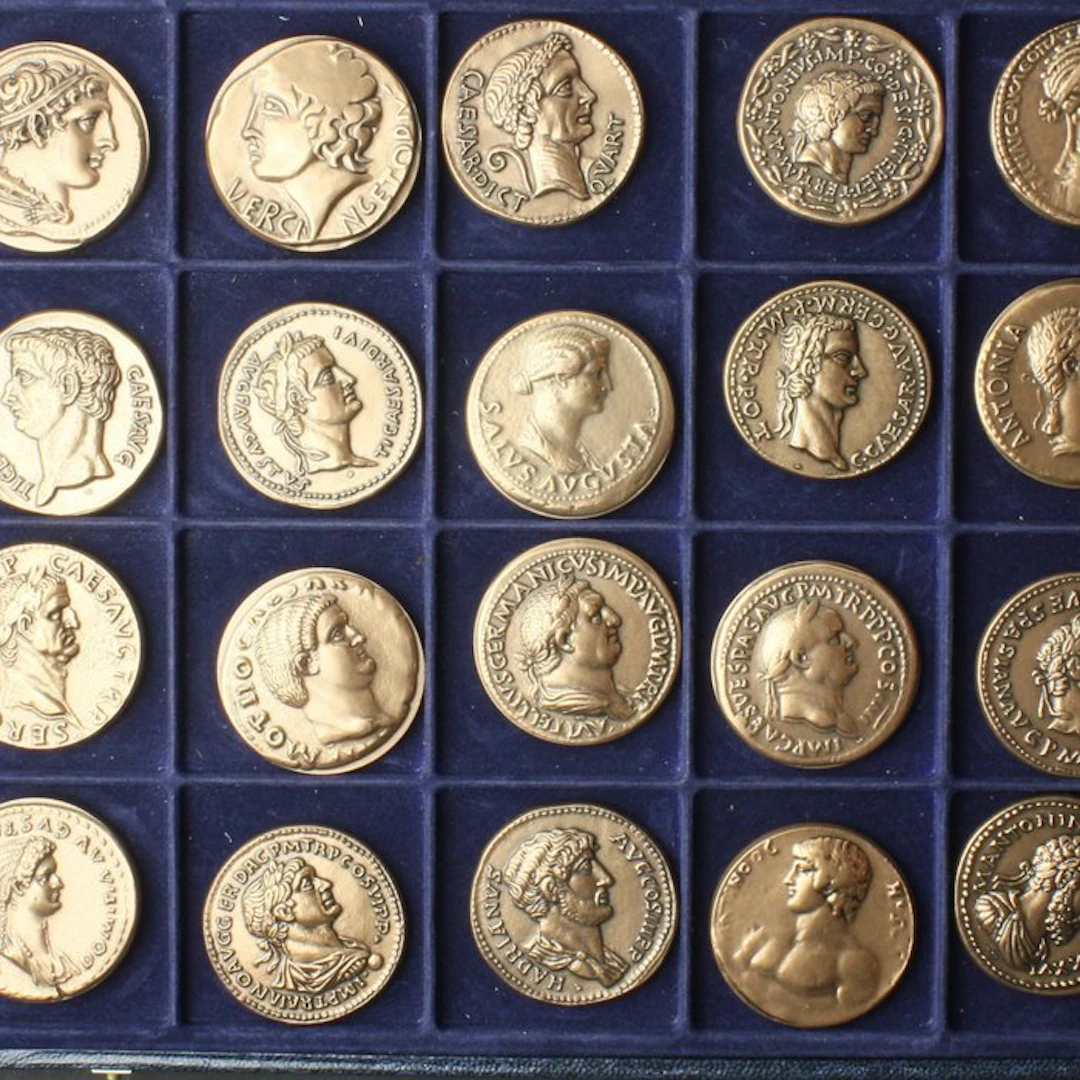 France. Lot de 24 médailles en Bronze des Grandes figures romaines et antiques