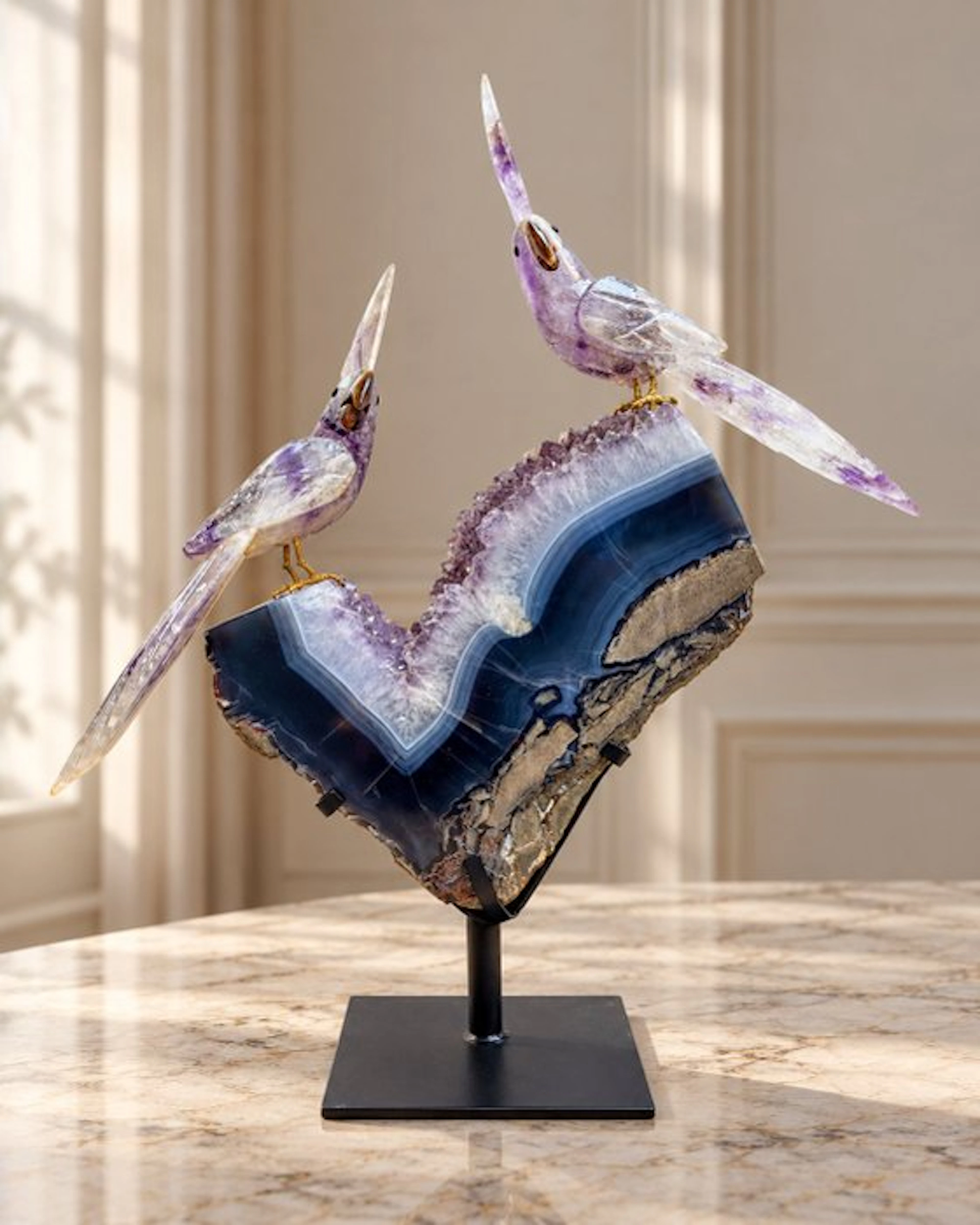 Rare large piece - Hand-carved large amethyst parrot on...