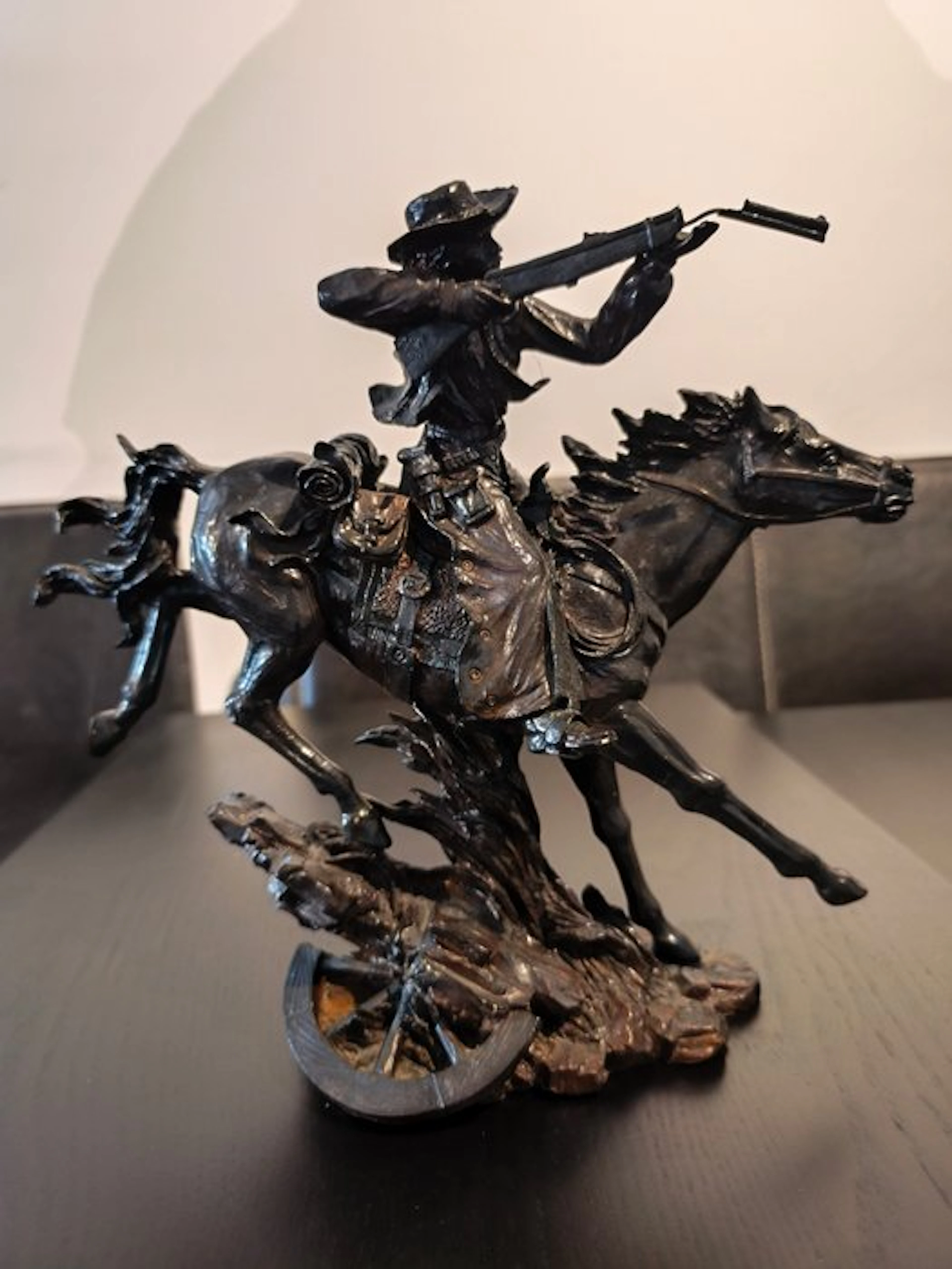 Sculpture, The Winchester Rider - 24 cm - Resin
