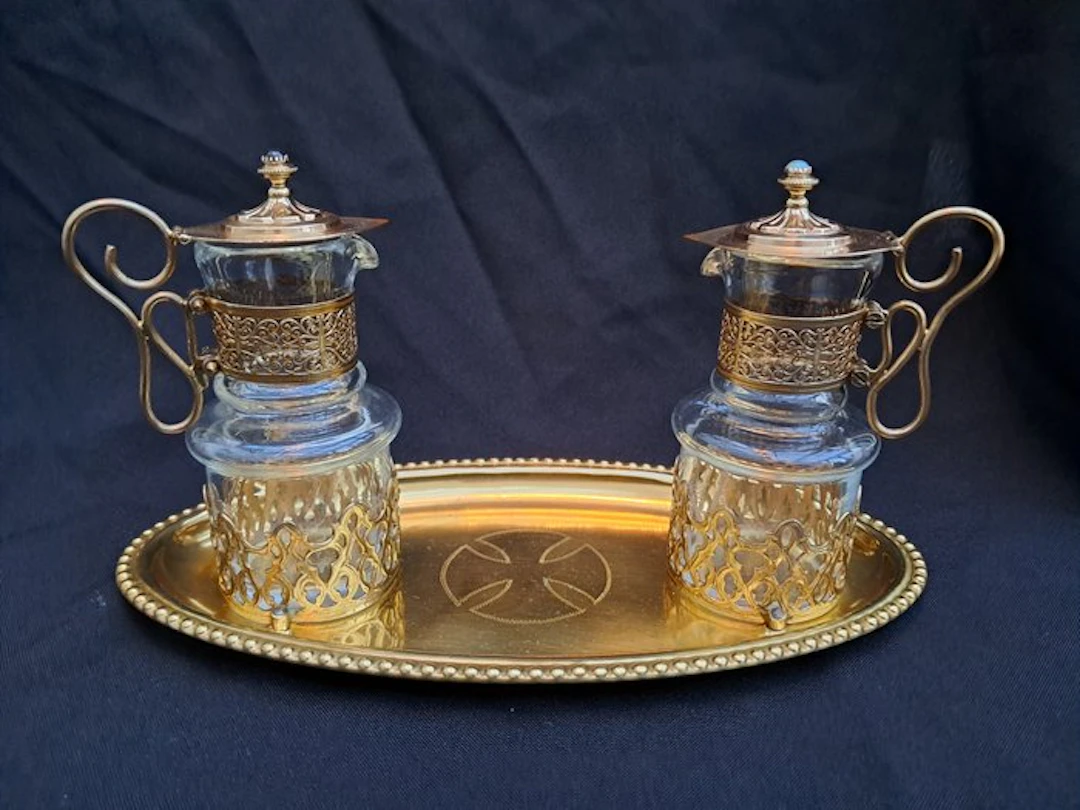 Antique Altarpiece (3) - Brass - 1920-1930 - Beautiful set of water and wine.