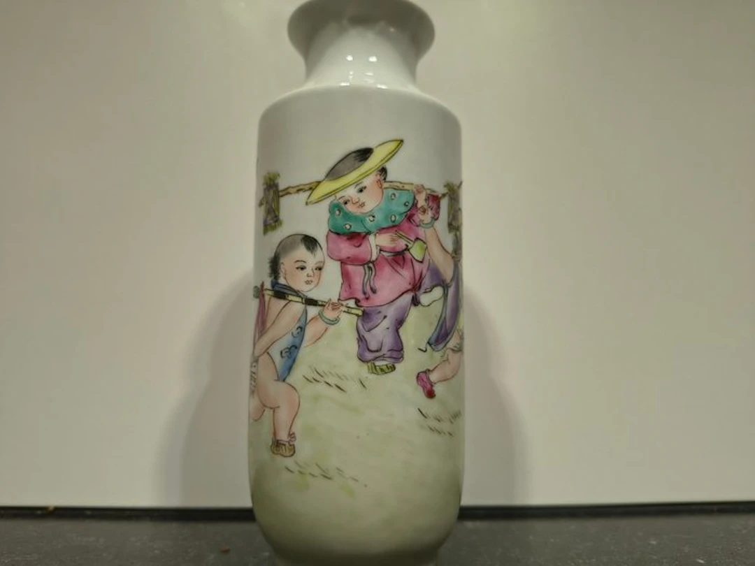 Vase - Porcelain - China - (Baizitu) Vase-playing (No reserve price)