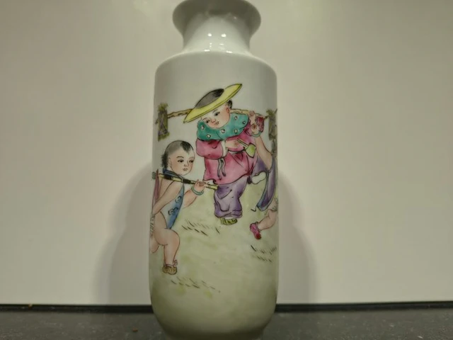 Vase - Porcelain - China - (Baizitu) Vase-playing (No reserve price)