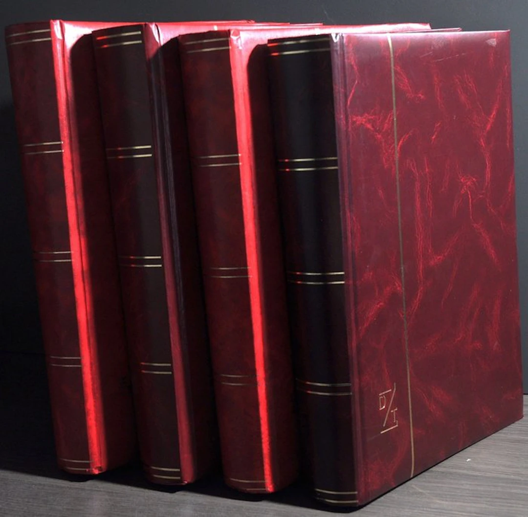 Accessories - 4 empty thick (32/64) stockbooks with black...