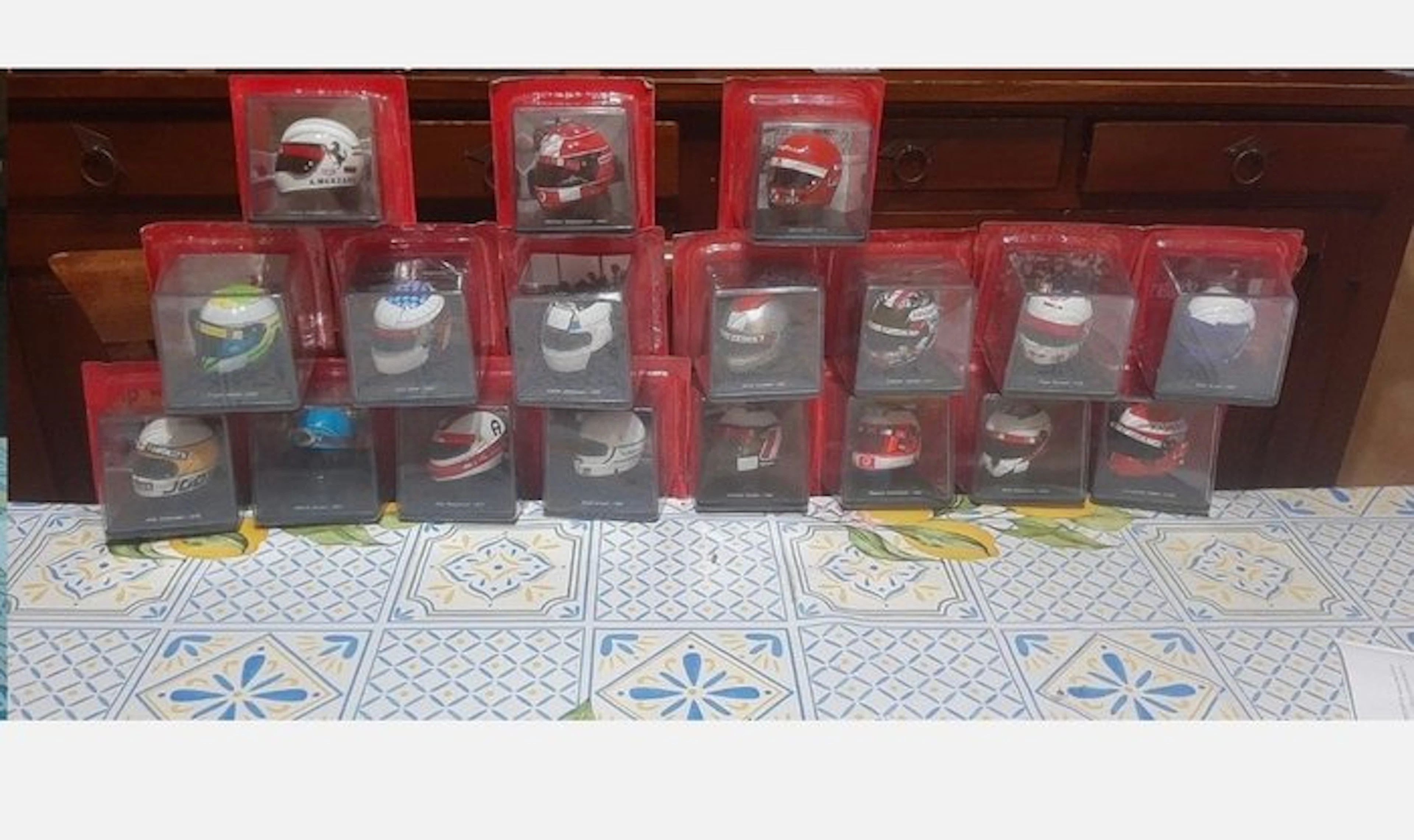 Helmet Ferrari 1:5 F1 - Ferrari - Spark 1:5 - 2023