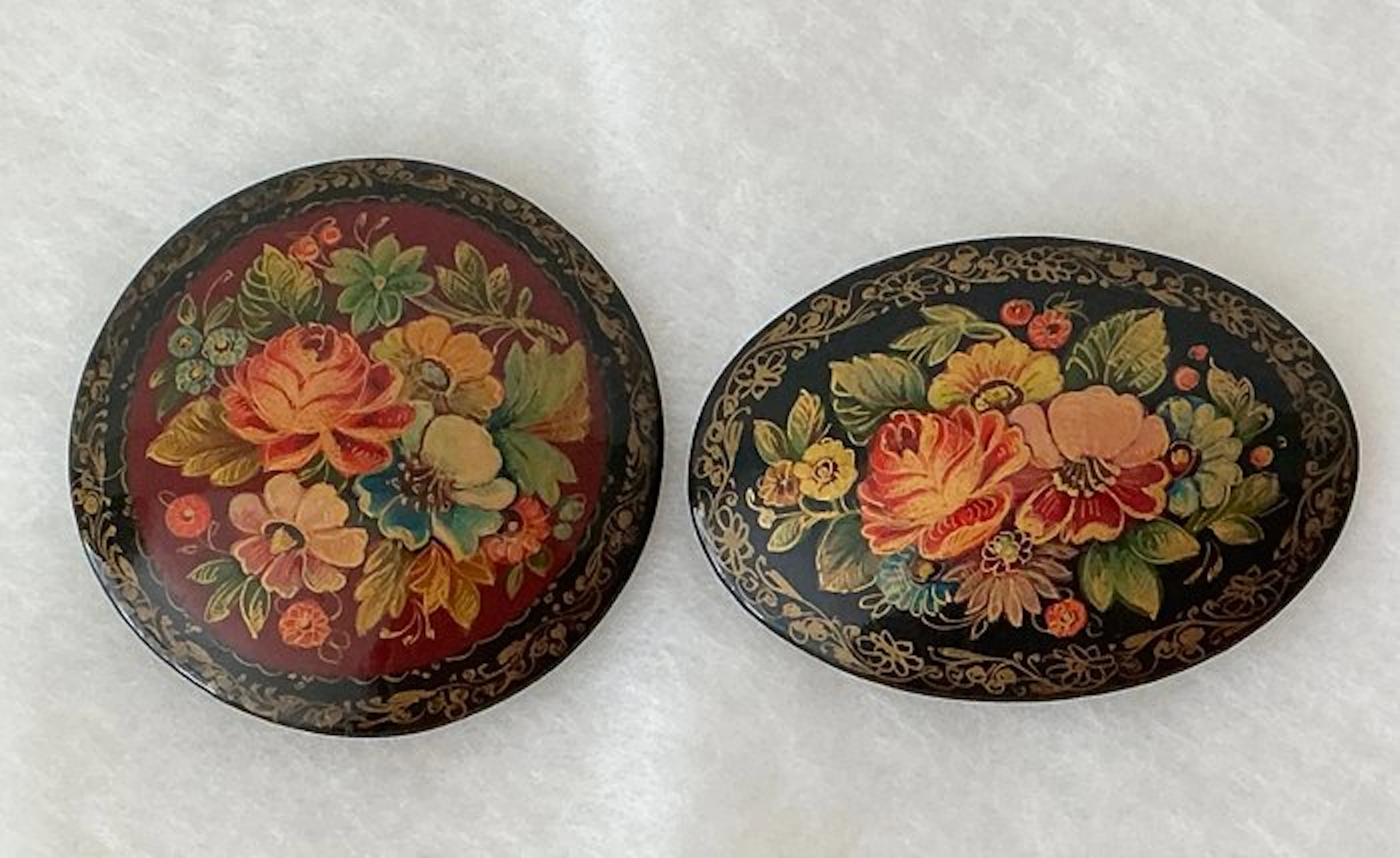 papier-mâché - Brooch - From the Same Artist