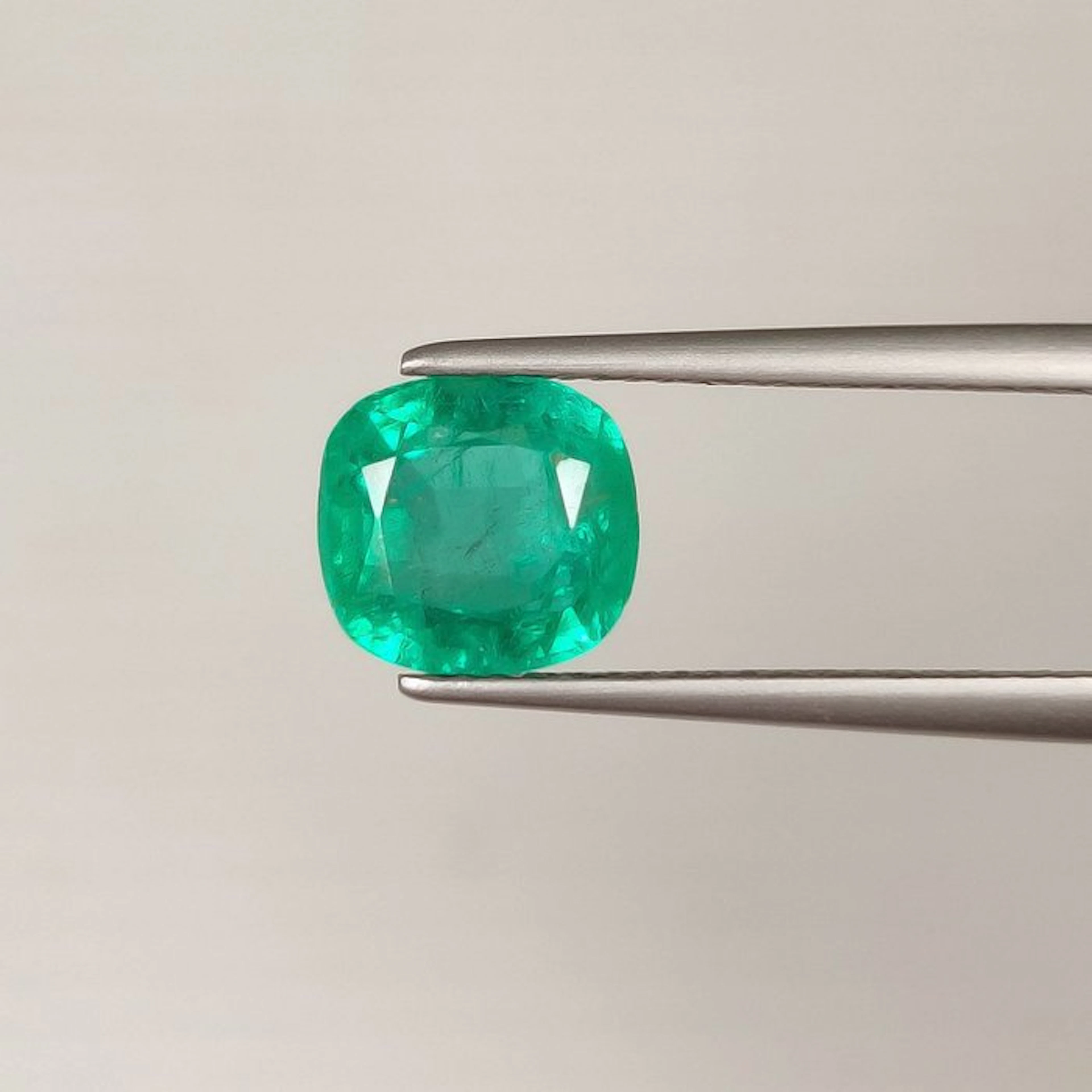 1 pcs Green Emerald - 2.80 ct - International Gemological...