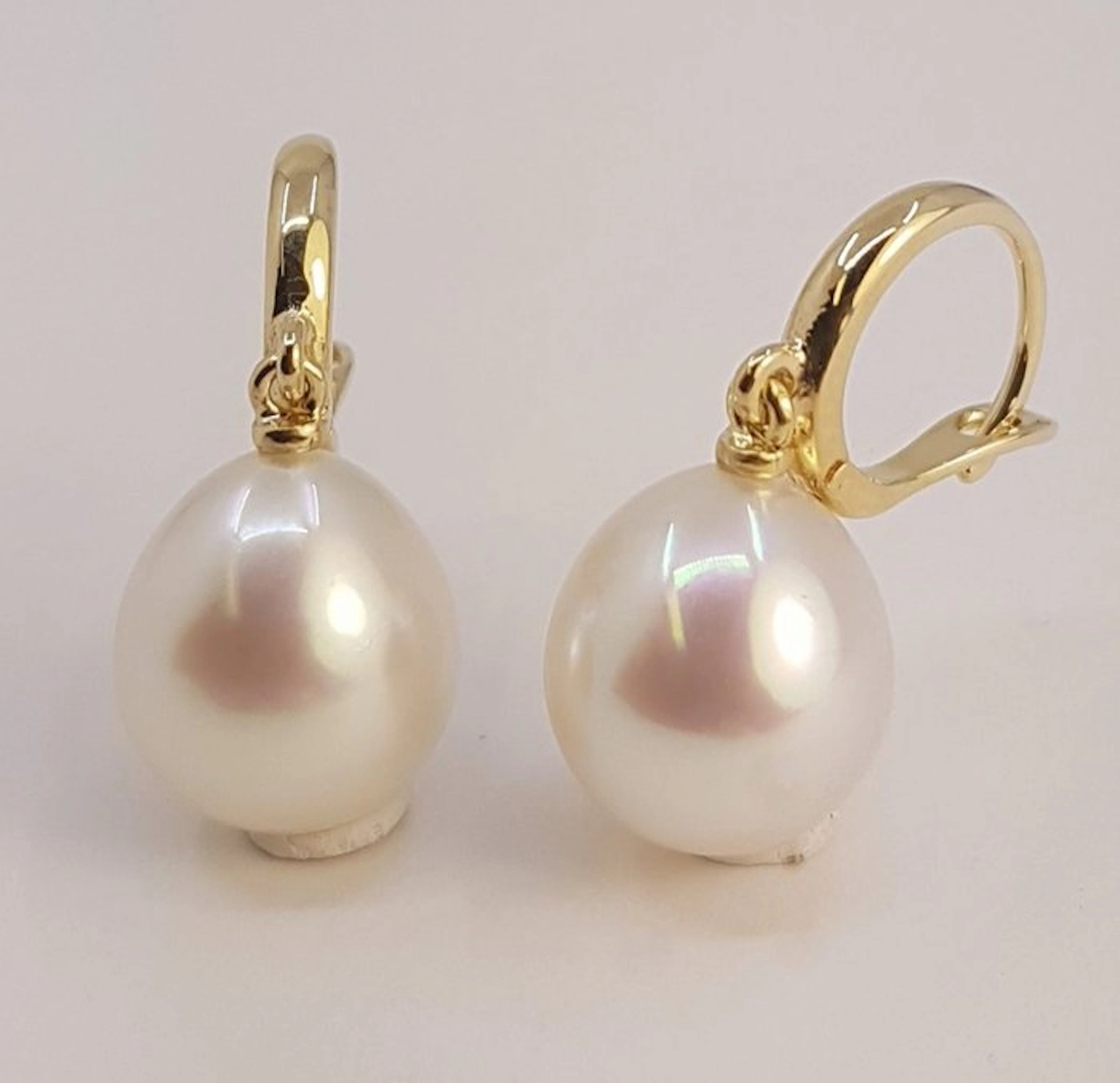 Earrings - 14 kt. Yellow gold, 10x11mm White South Sea Pearls