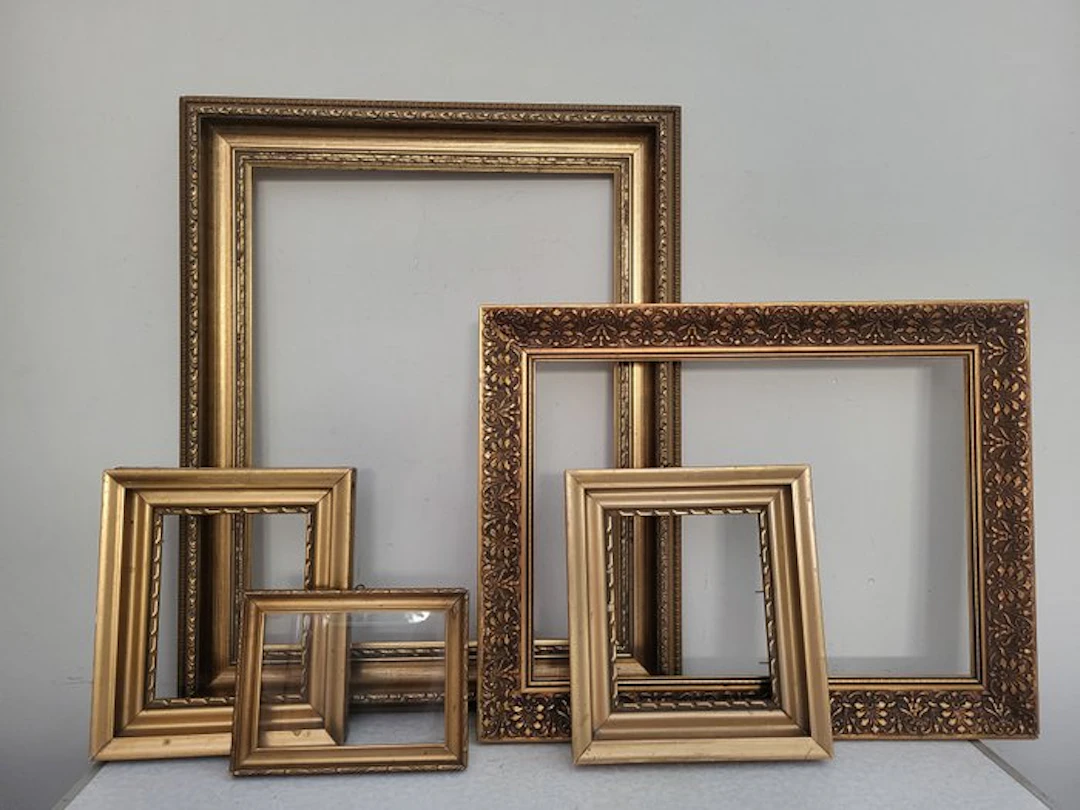 Frame (5) - Wood - Gold collage frames.