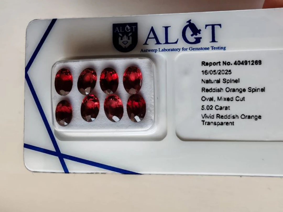 8 pcs Red Spinel - 5.02 ct - Antwerp Laboratory for...