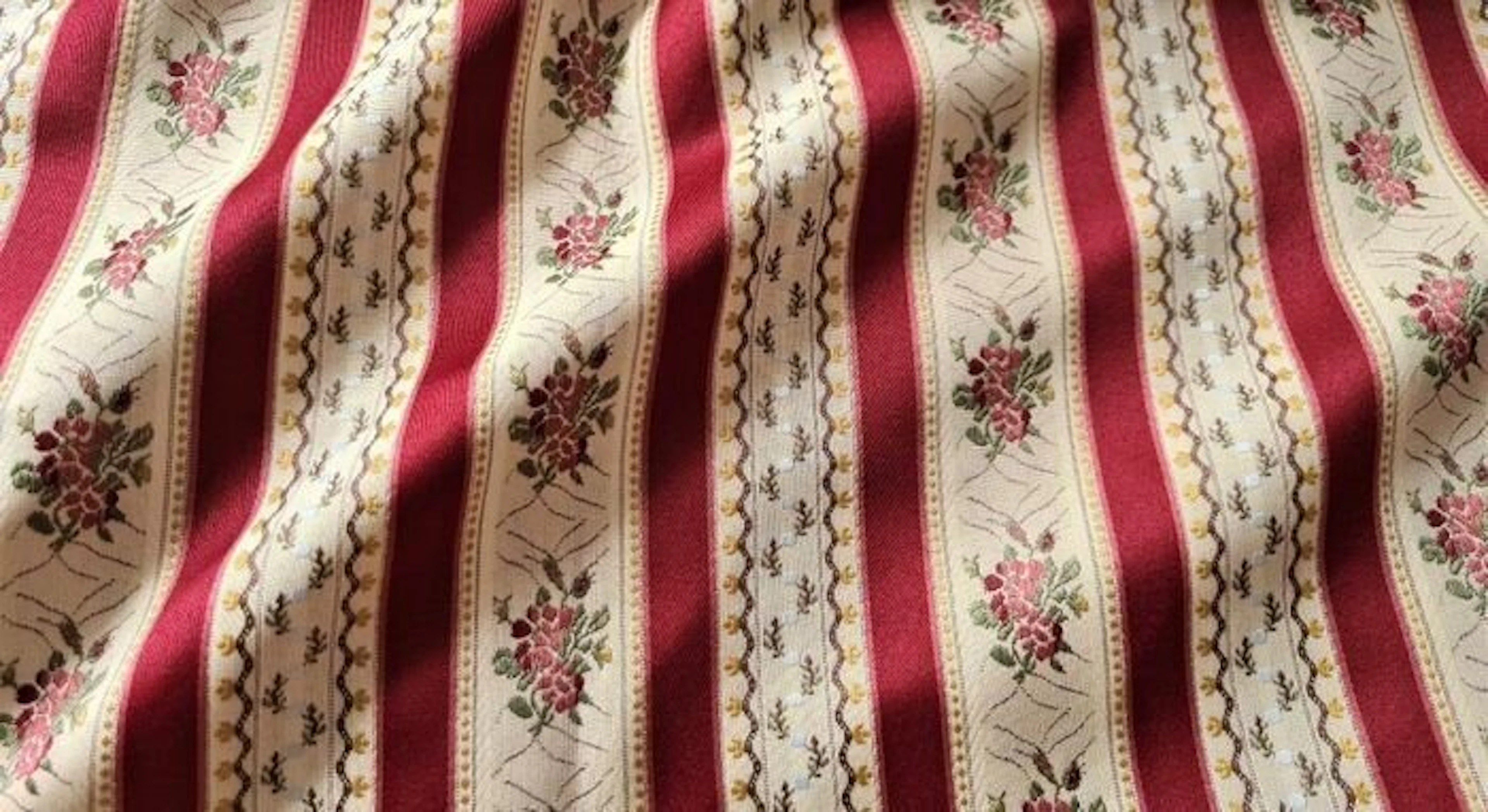Boudoir d’Epoca – Elegance in floral stripes - Upholstery fabric -