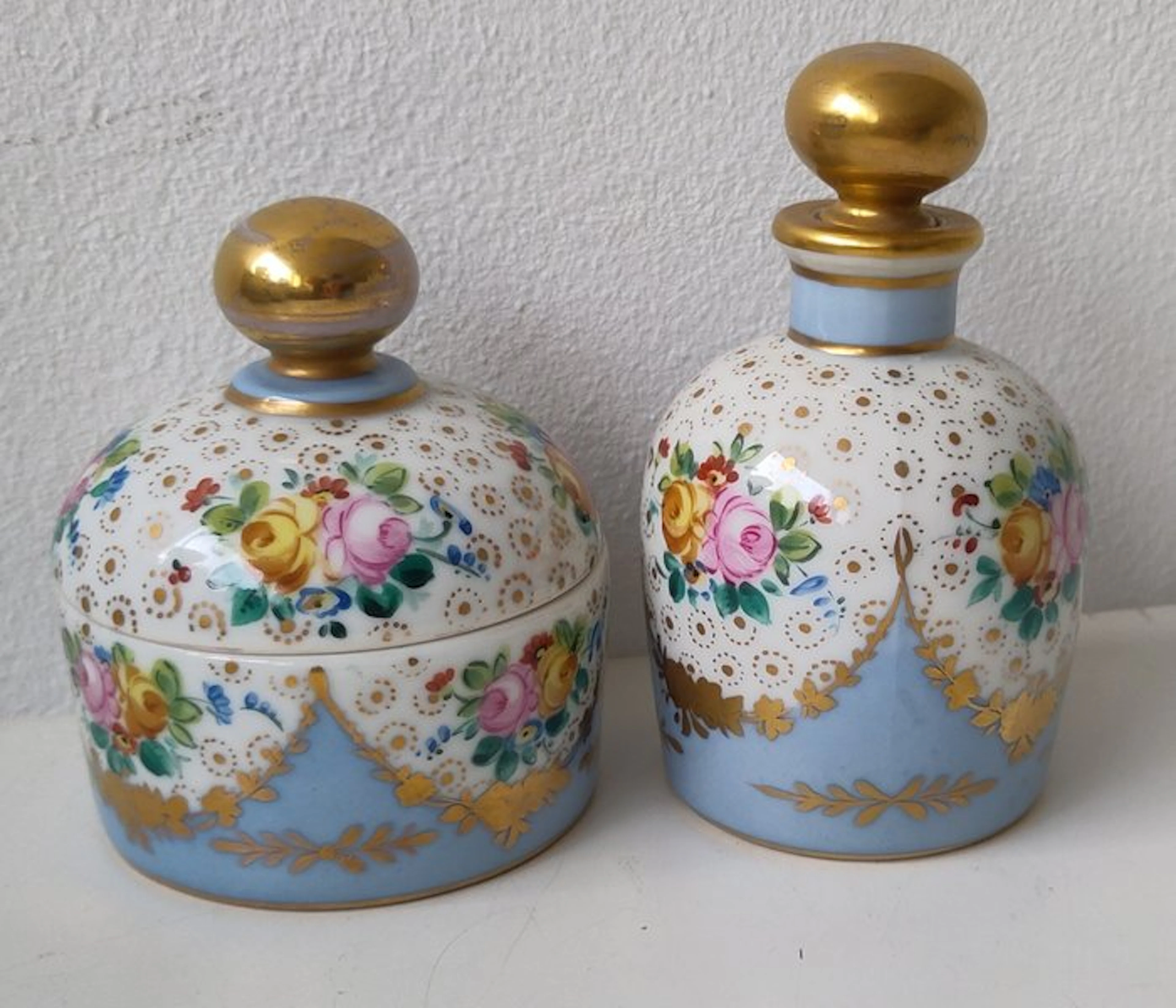 Toilet set (2) - Porcelain