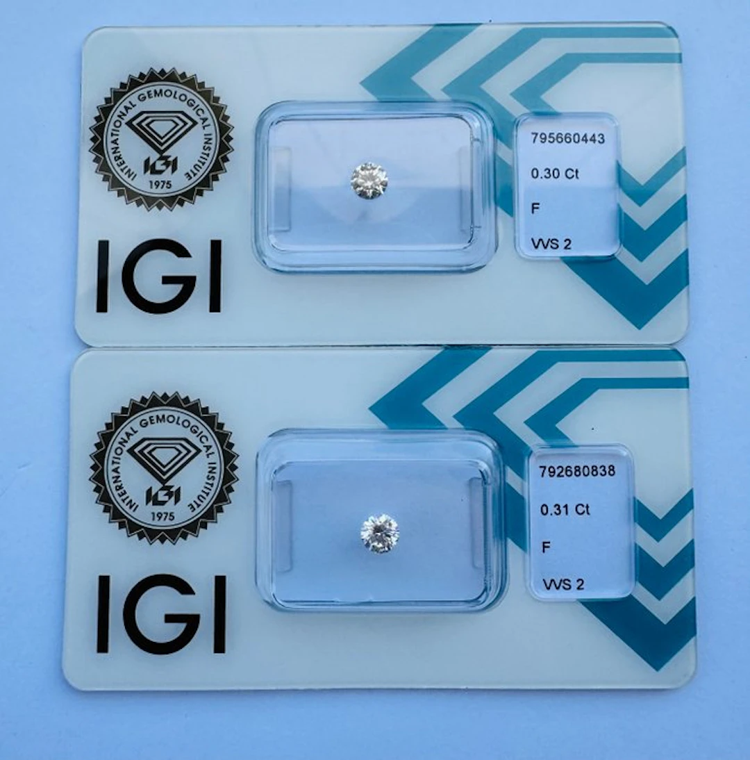 No reserve price - 2 pcs Diamond (Natural) - 0.61 ct...