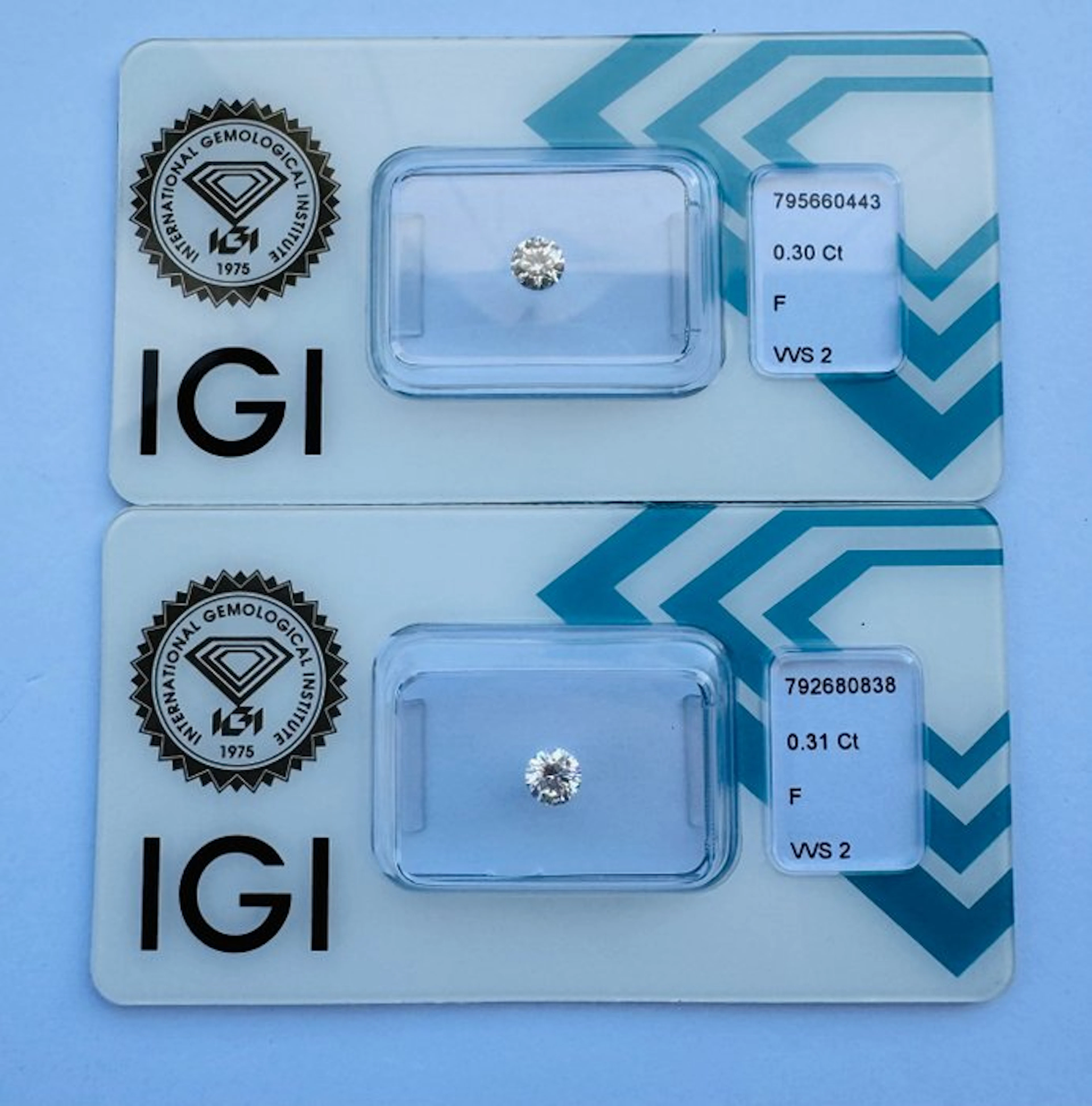No reserve price - 2 pcs Diamond (Natural) - 0.61 ct...