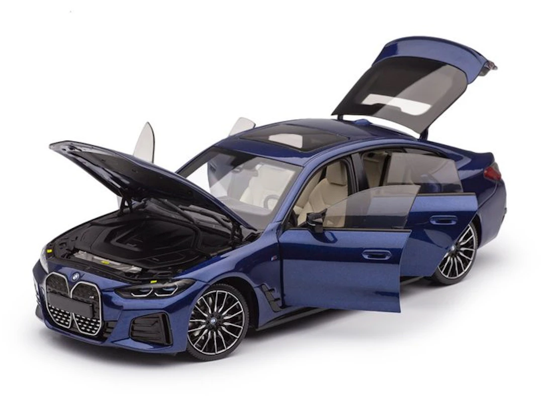 MiniChamps 1:18 - Model car - BMW i4 2022 - HQ Diecast model with 6 openings