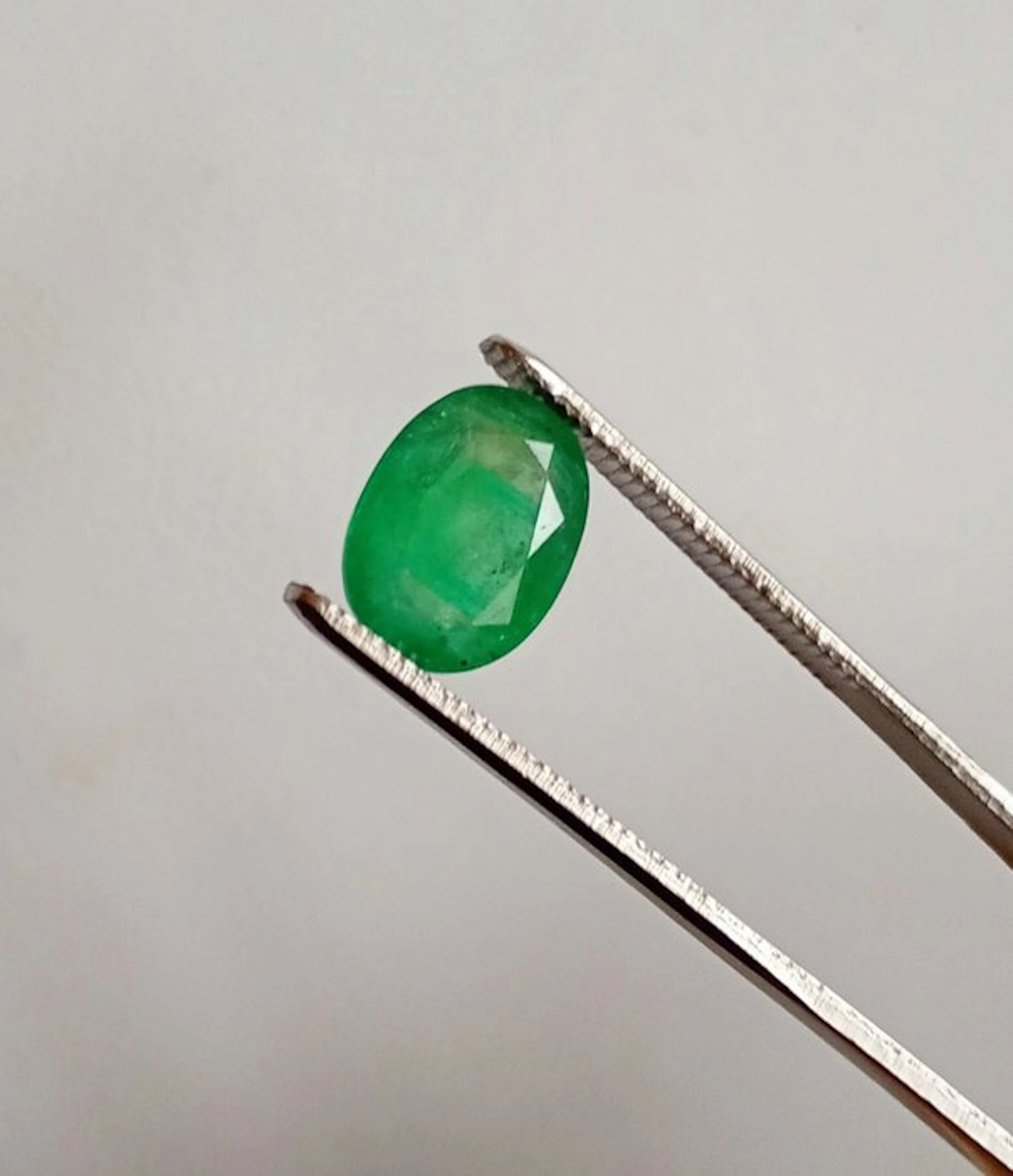 No reserve price - 1 pcs Green Emerald - 6.06 ct...