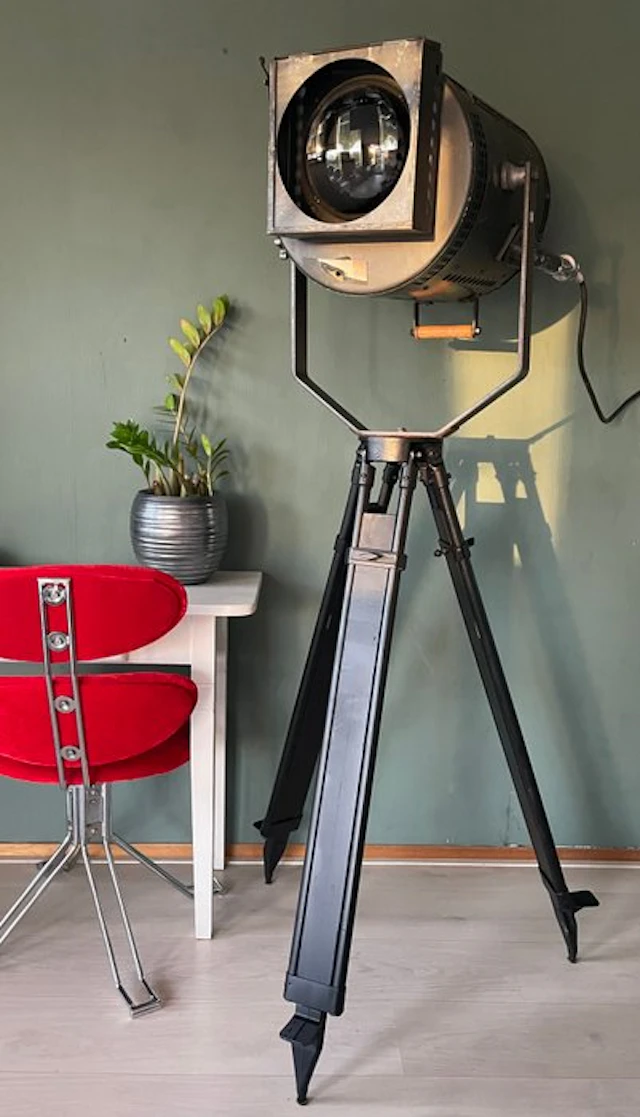 Reiche & Vogel Berlin Leuchtkunsten - Tripod floor lamp...