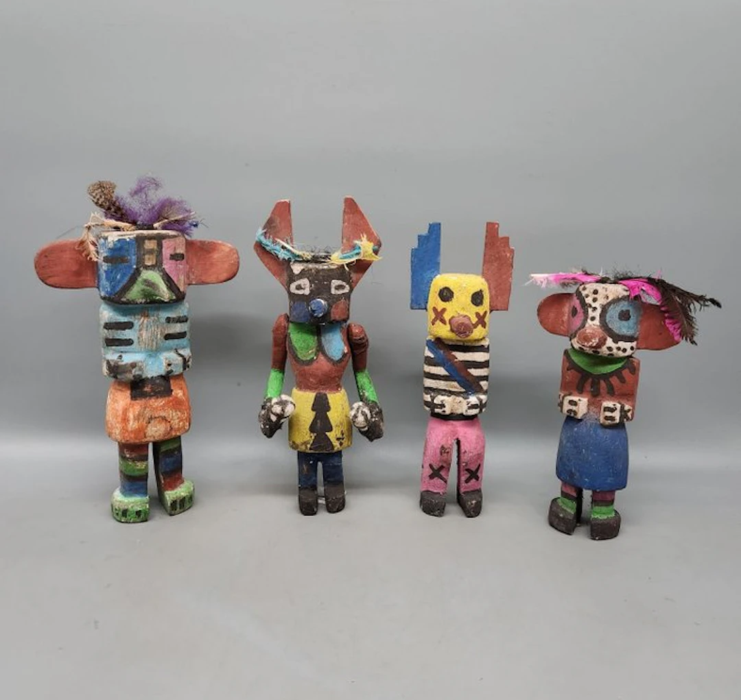 4 Poupée dans le style kachina - Sculpture - North America (No reserve price)