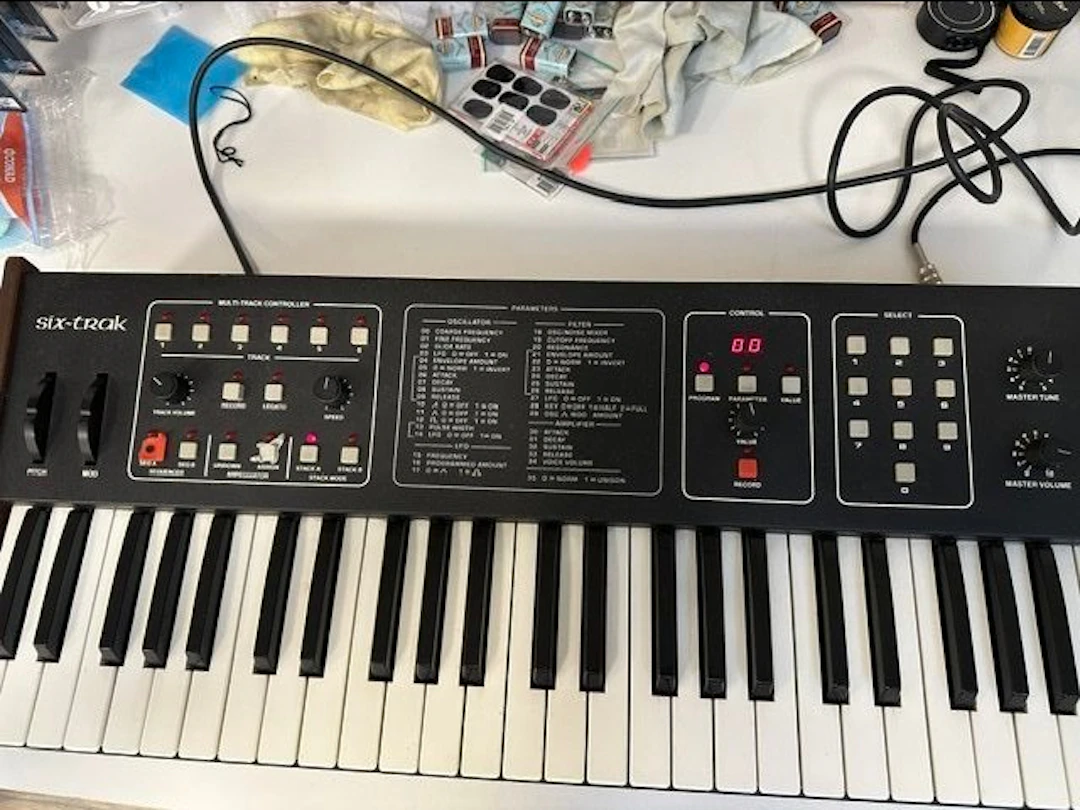 Sequential Circuits - Six-Trak 49-Key 6-Voice Polyphonic...