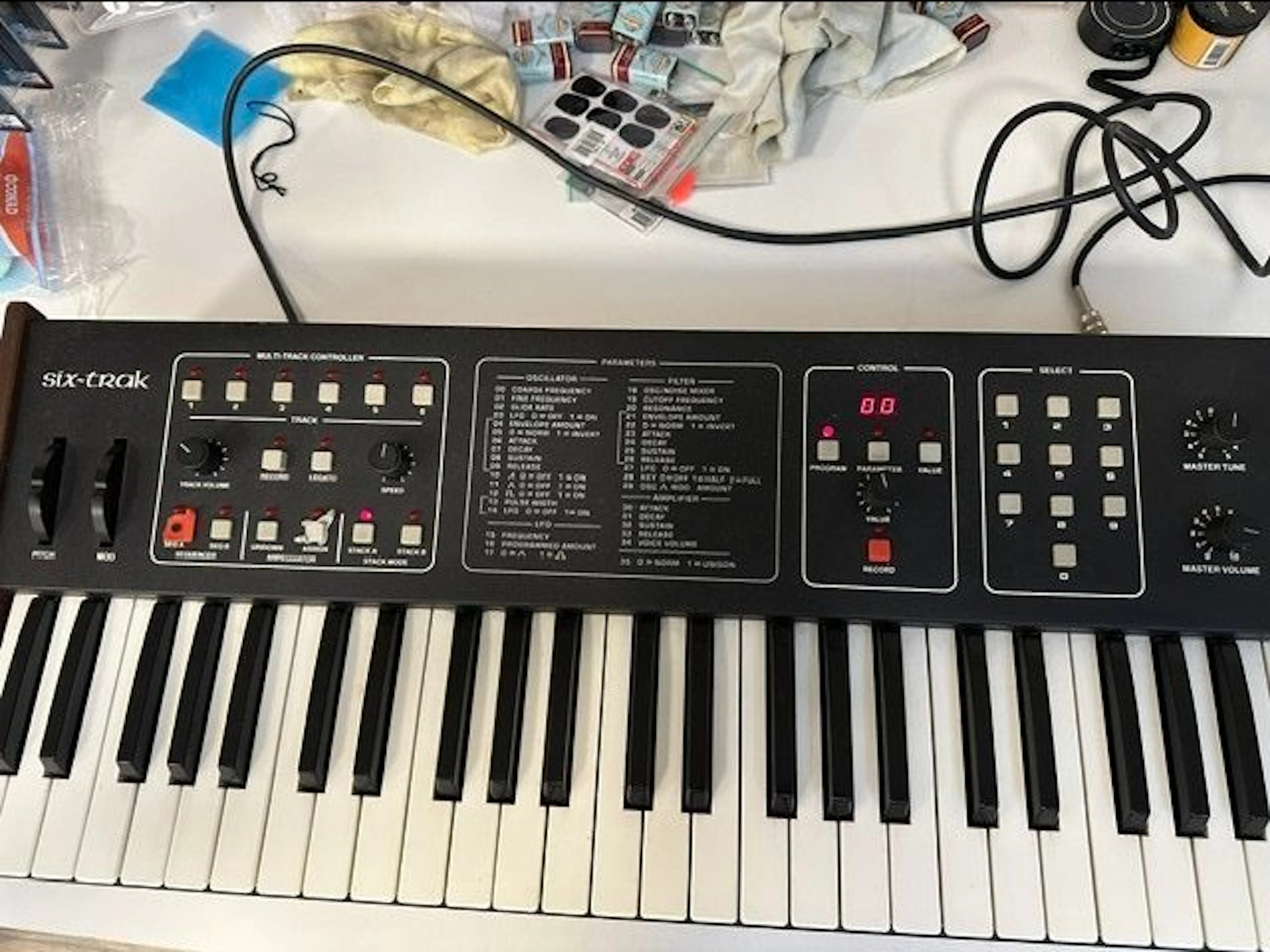 Sequential Circuits - Six-Trak 49-Key 6-Voice Polyphonic...