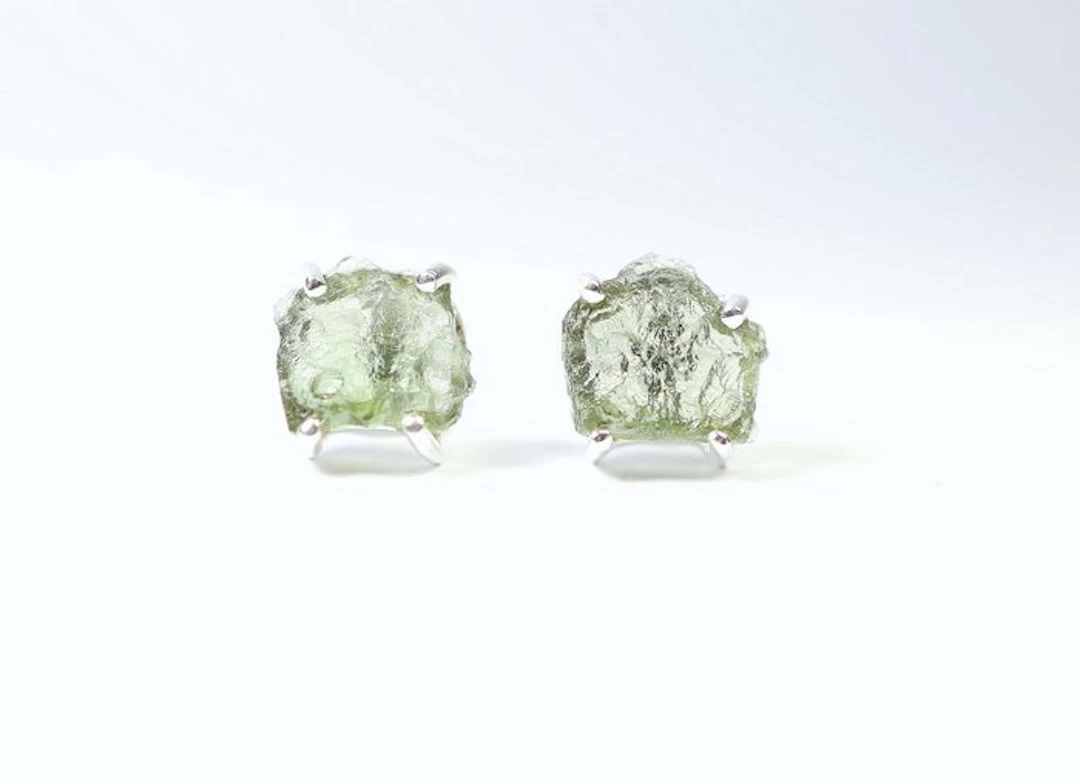 2 Moldavite ear studs / rough / new 925. Sterling Silver - 2.08 g - (2)