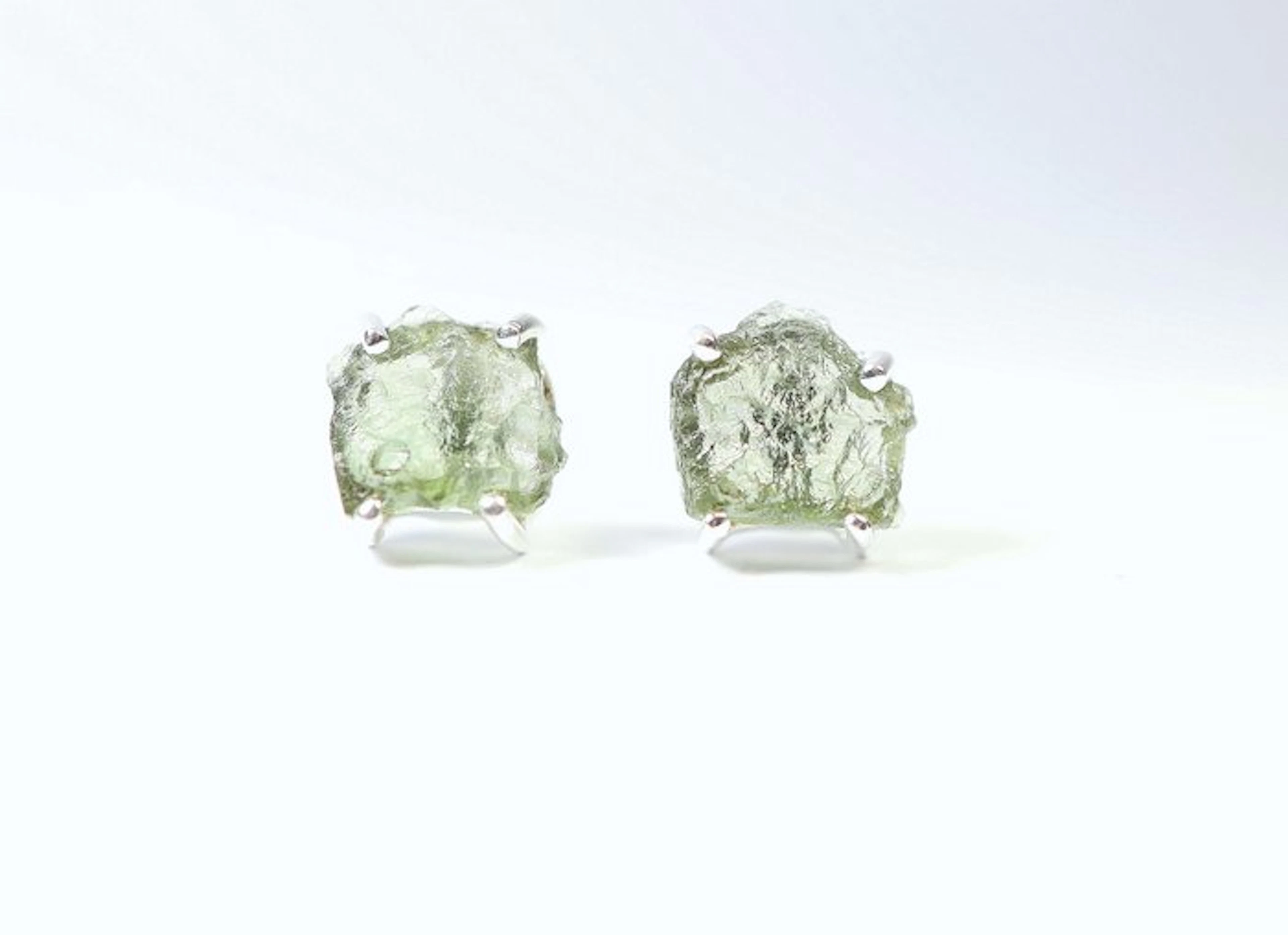 2 Moldavite ear studs / rough / new 925. Sterling Silver - 2.08 g - (2)