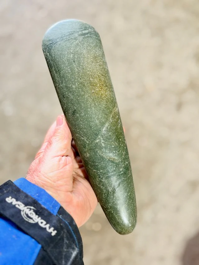 Ancient big Celt with fine light green stone - kapak...