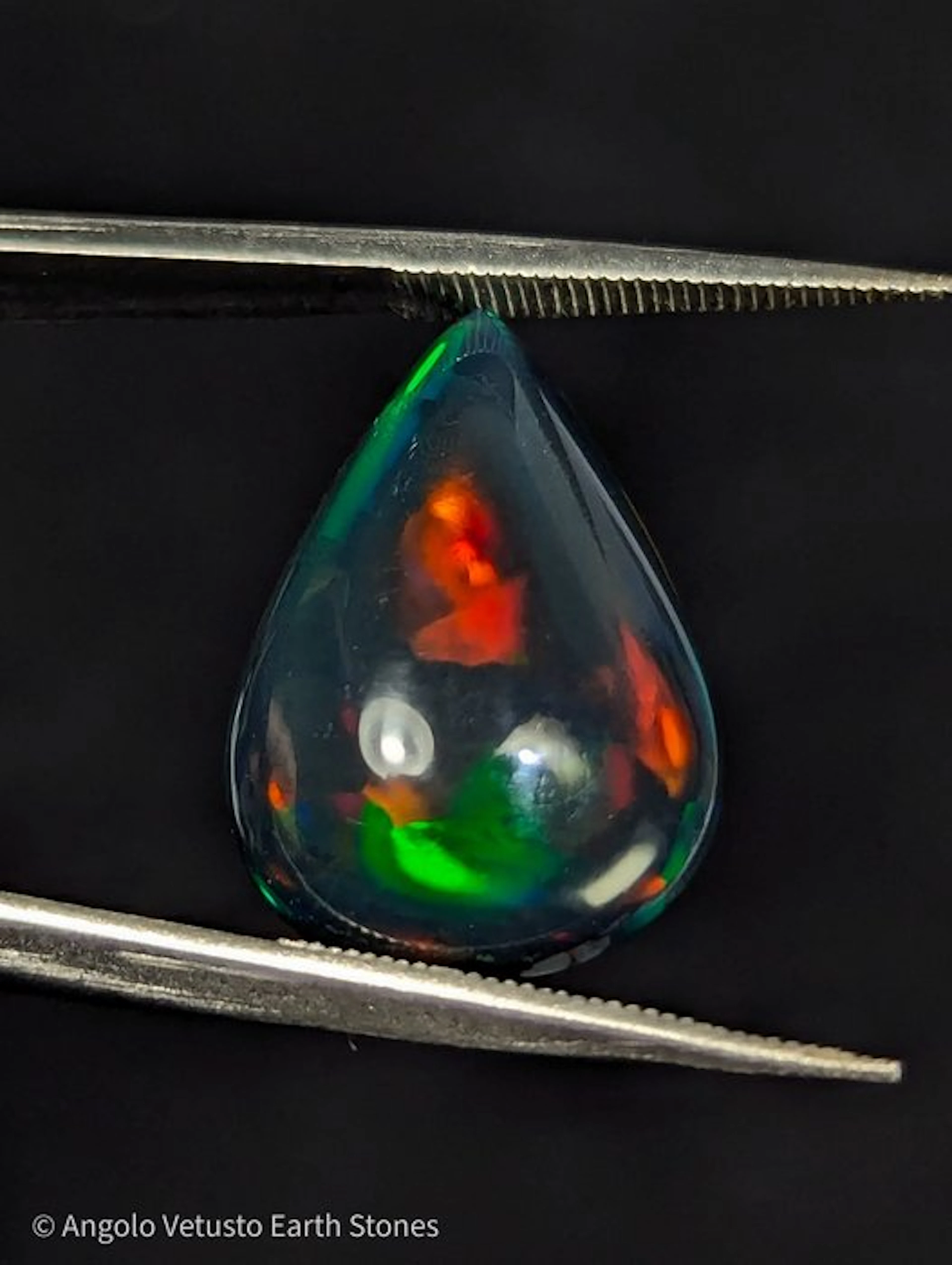 5.20 ct - Beautiful Natural Precious Smoked Black Opal