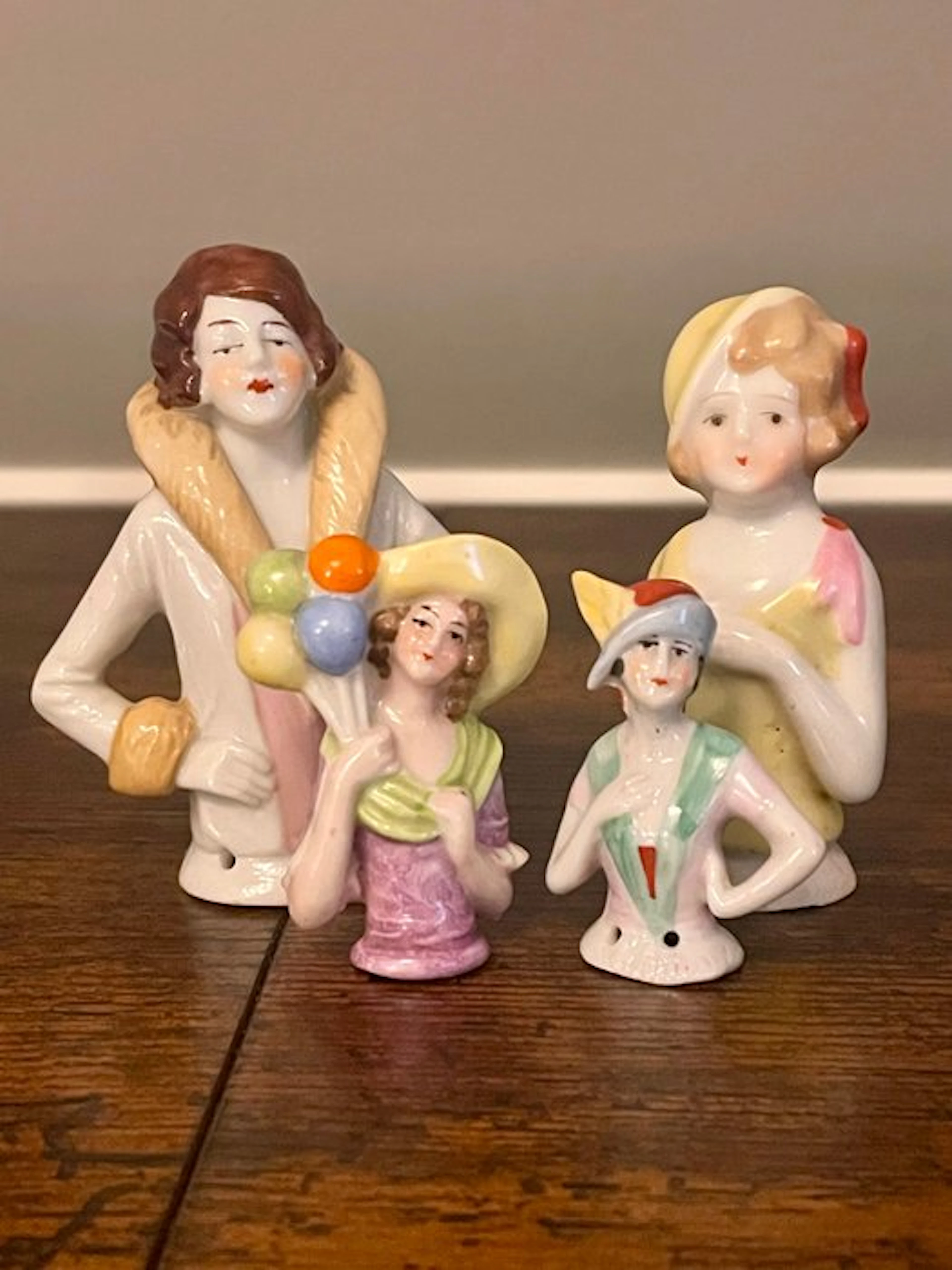 Figurine (4) - Porcelain