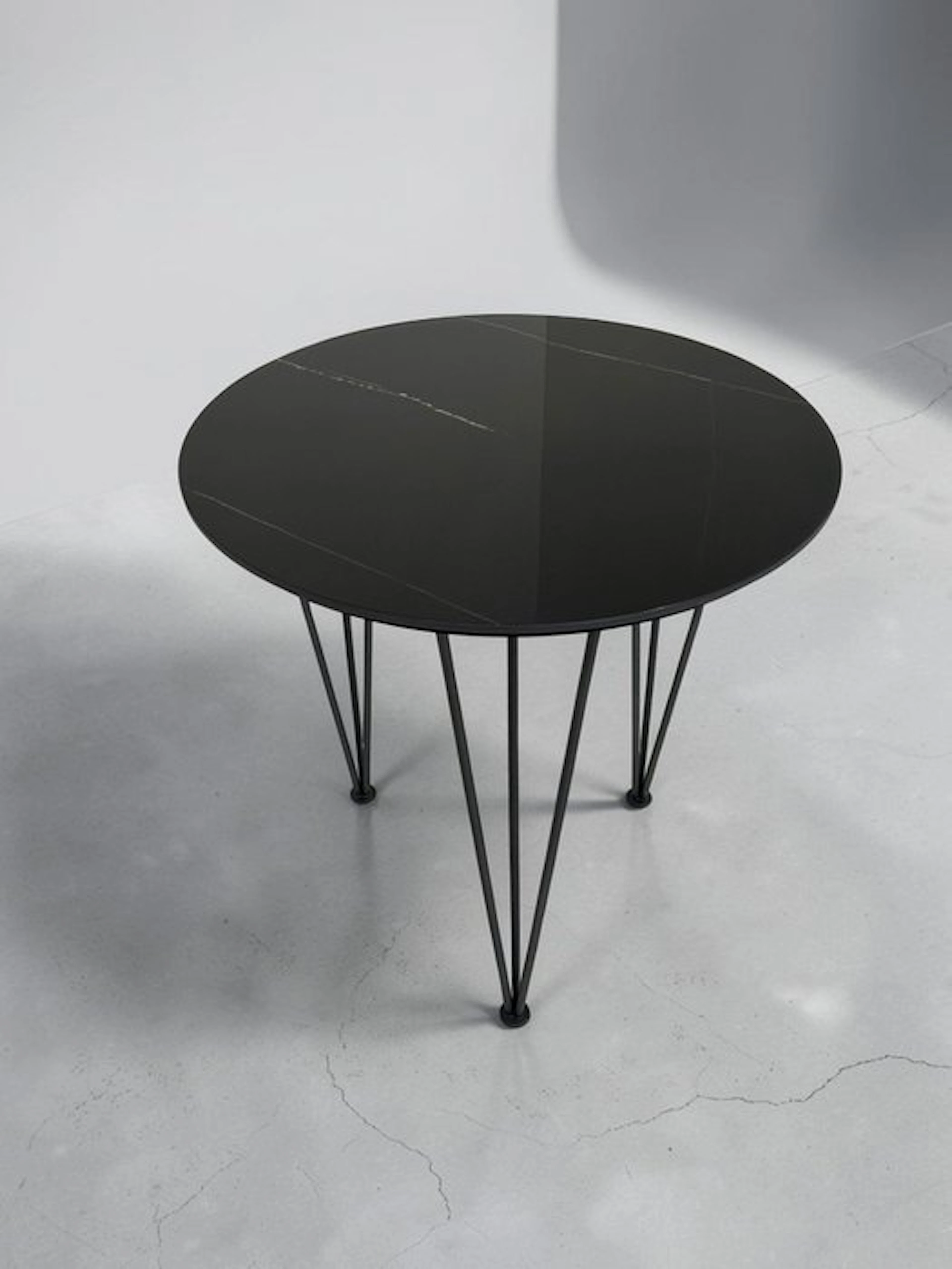 Maconi - Side table - Pyramid - Gres / painted metal tubes