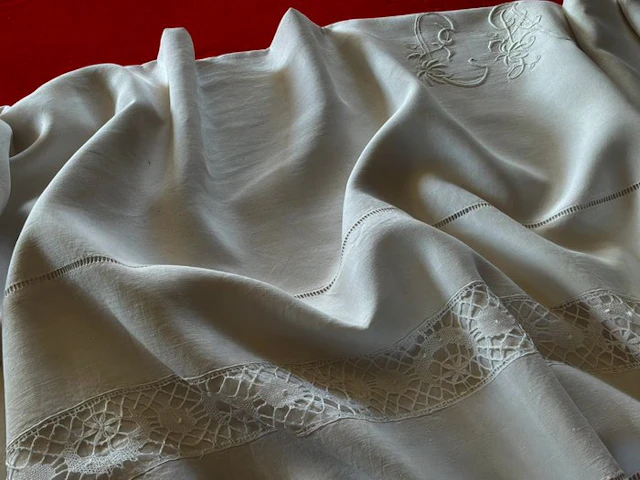EARLY XXTH Century linen bed linen with C.A