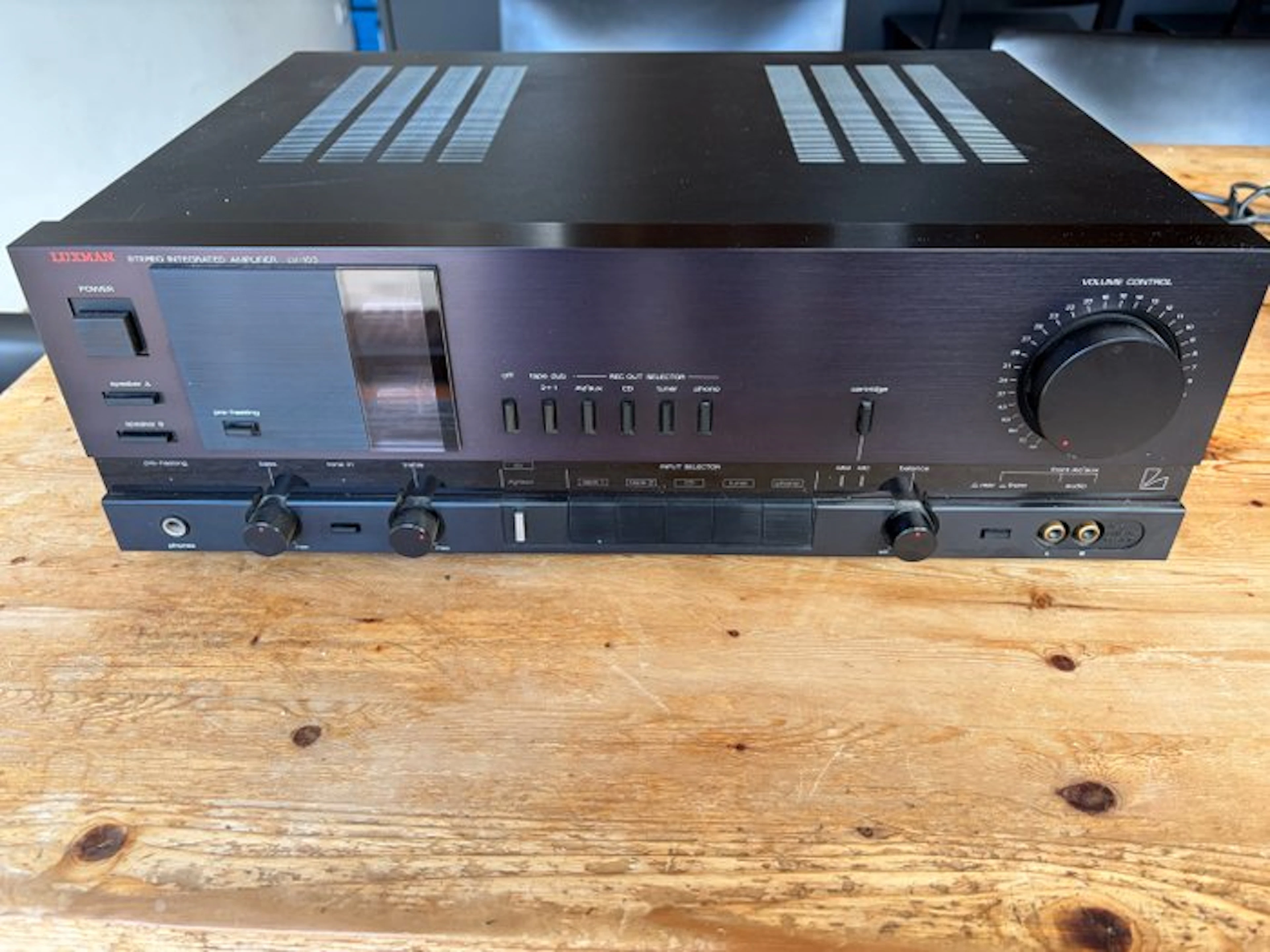 Luxman - LV-103 Solid state integrated amplifier
