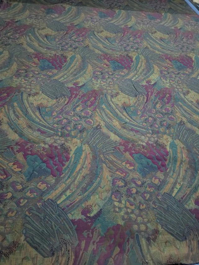 Fine damask fabric in cotton with a decorative pattern...