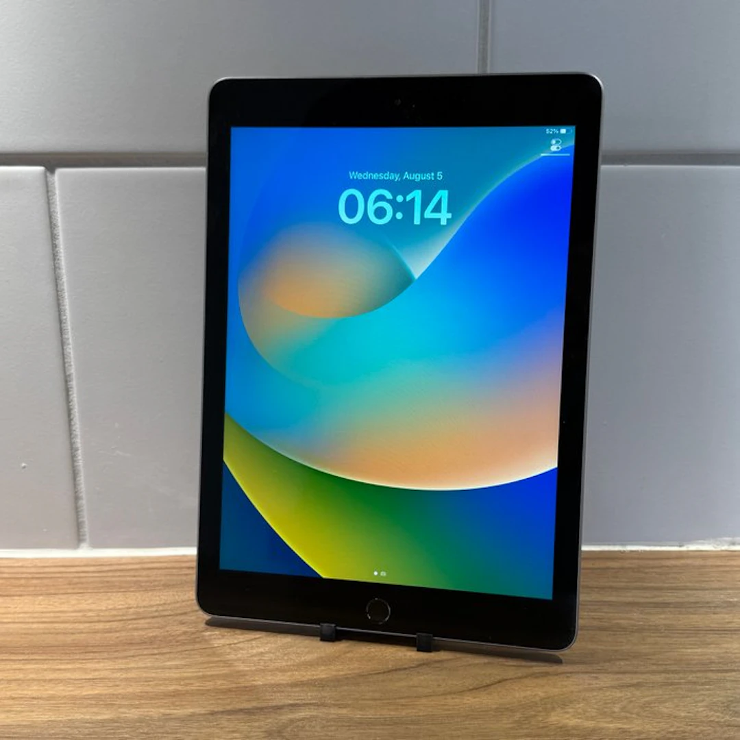 Apple iPad (5th generation) 128GB Wifi - Mobile phone