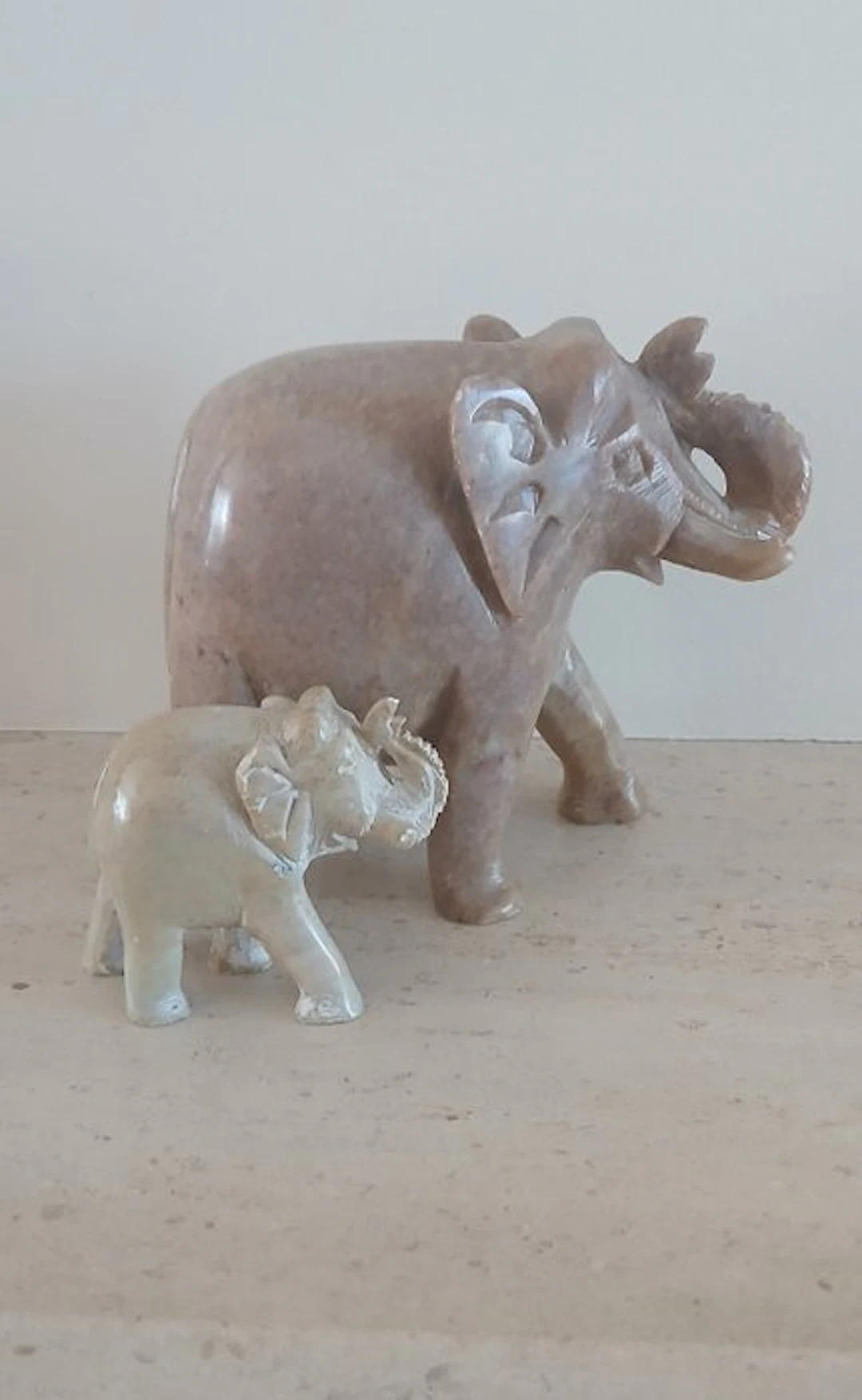 Sculpture, Éléphants - 10.5 cm - Stone